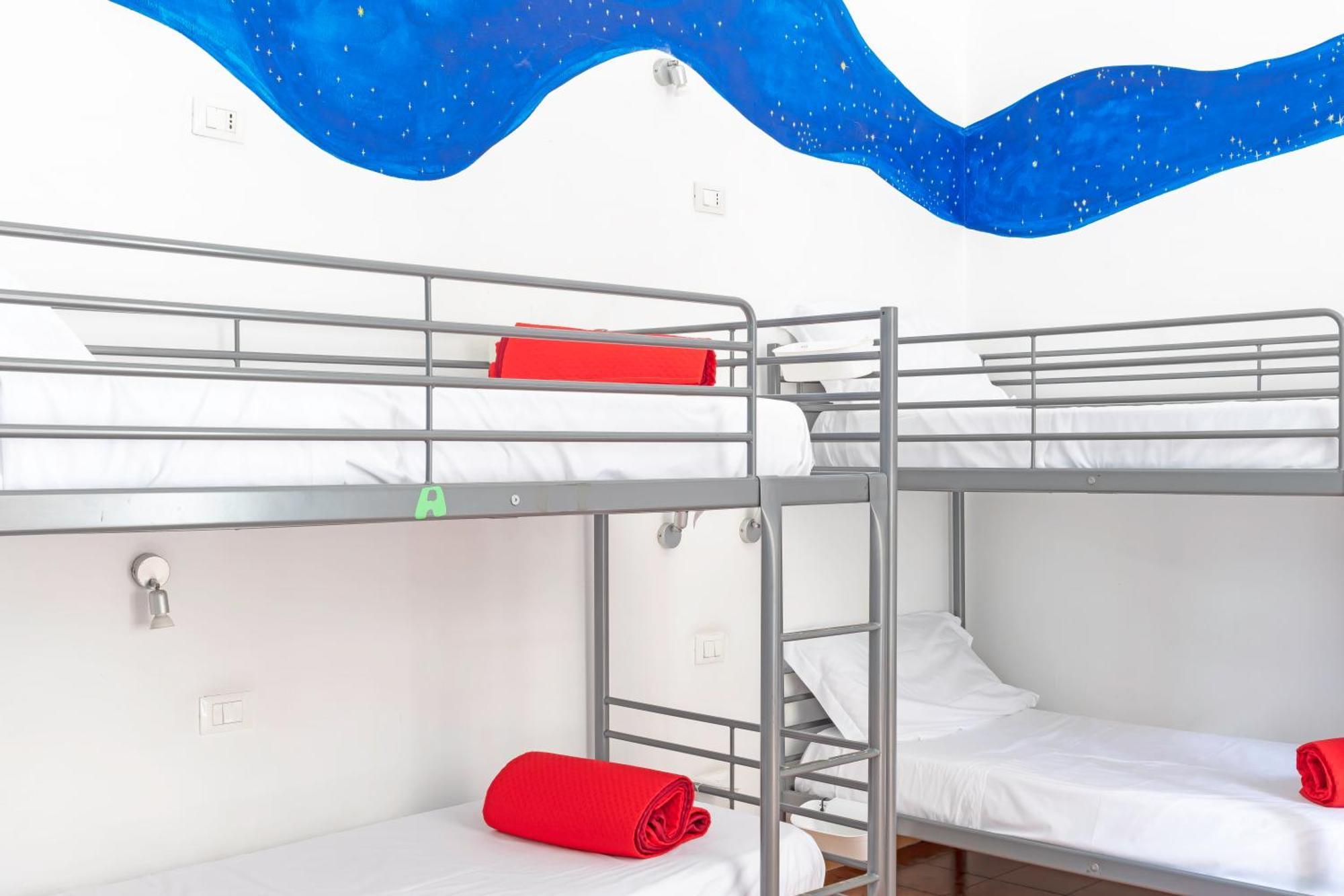 Single Bed Mixed Dormitory Room