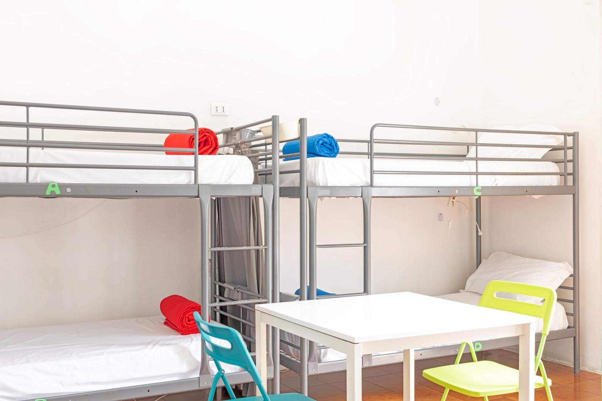 Single Bed Mixed Dormitory Room