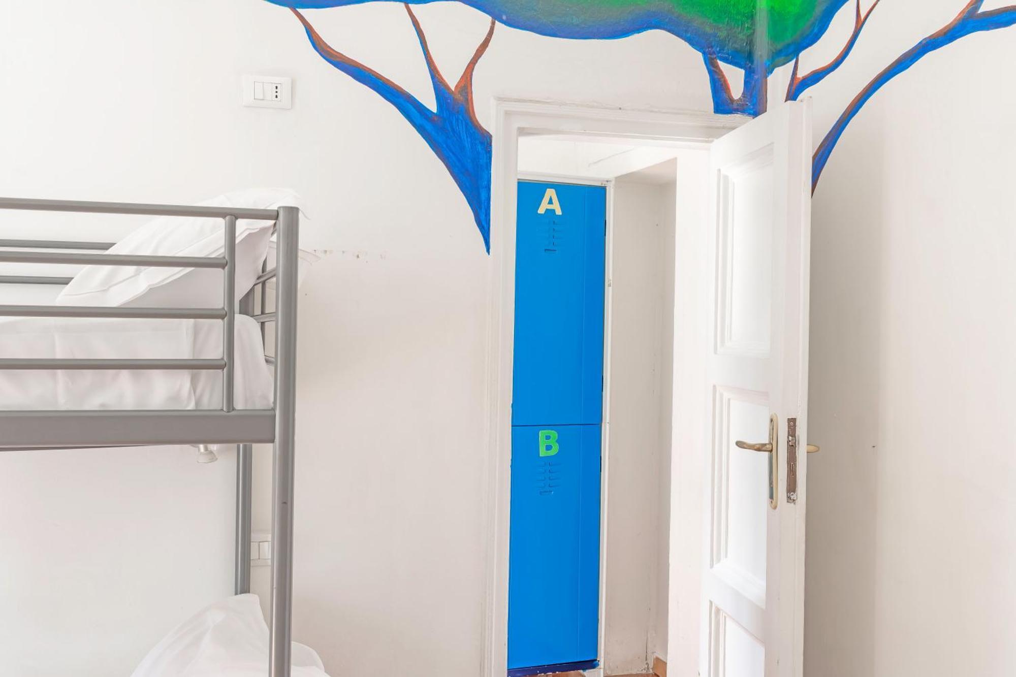 Single Bed Mixed Dormitory Room