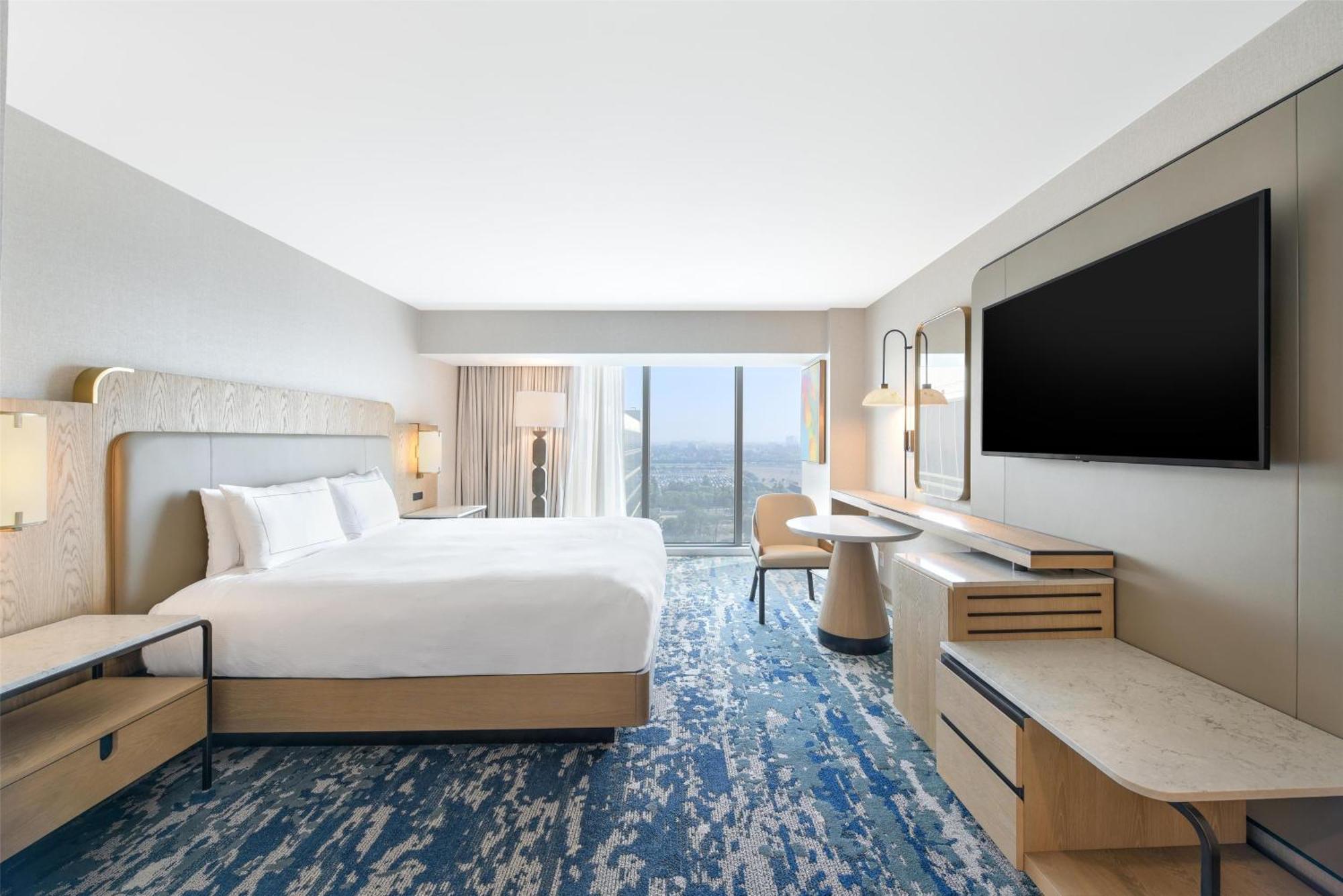 King Room Park or Pool View