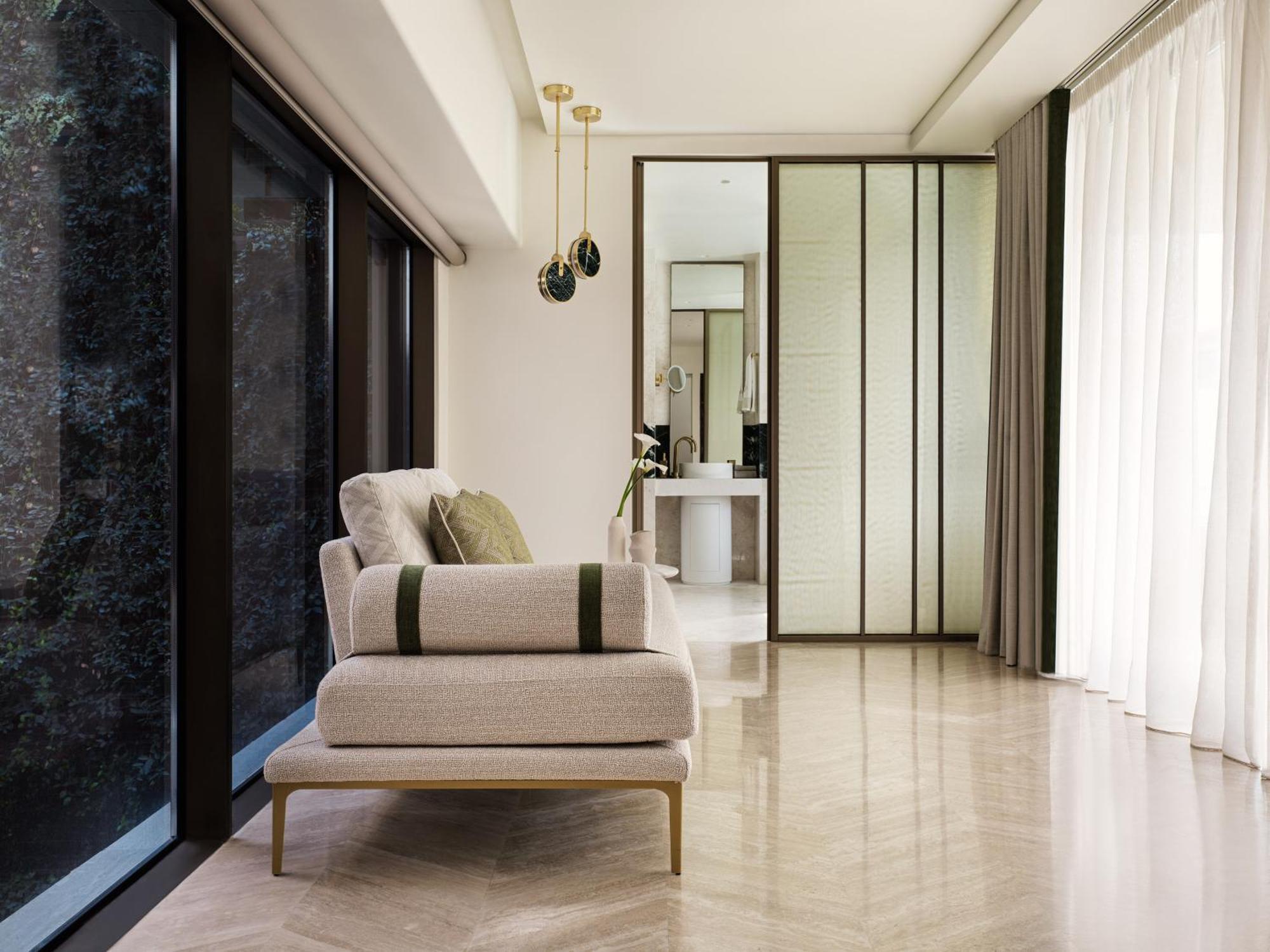 Athenian Suite Balcony & outdoor Jetted Tub