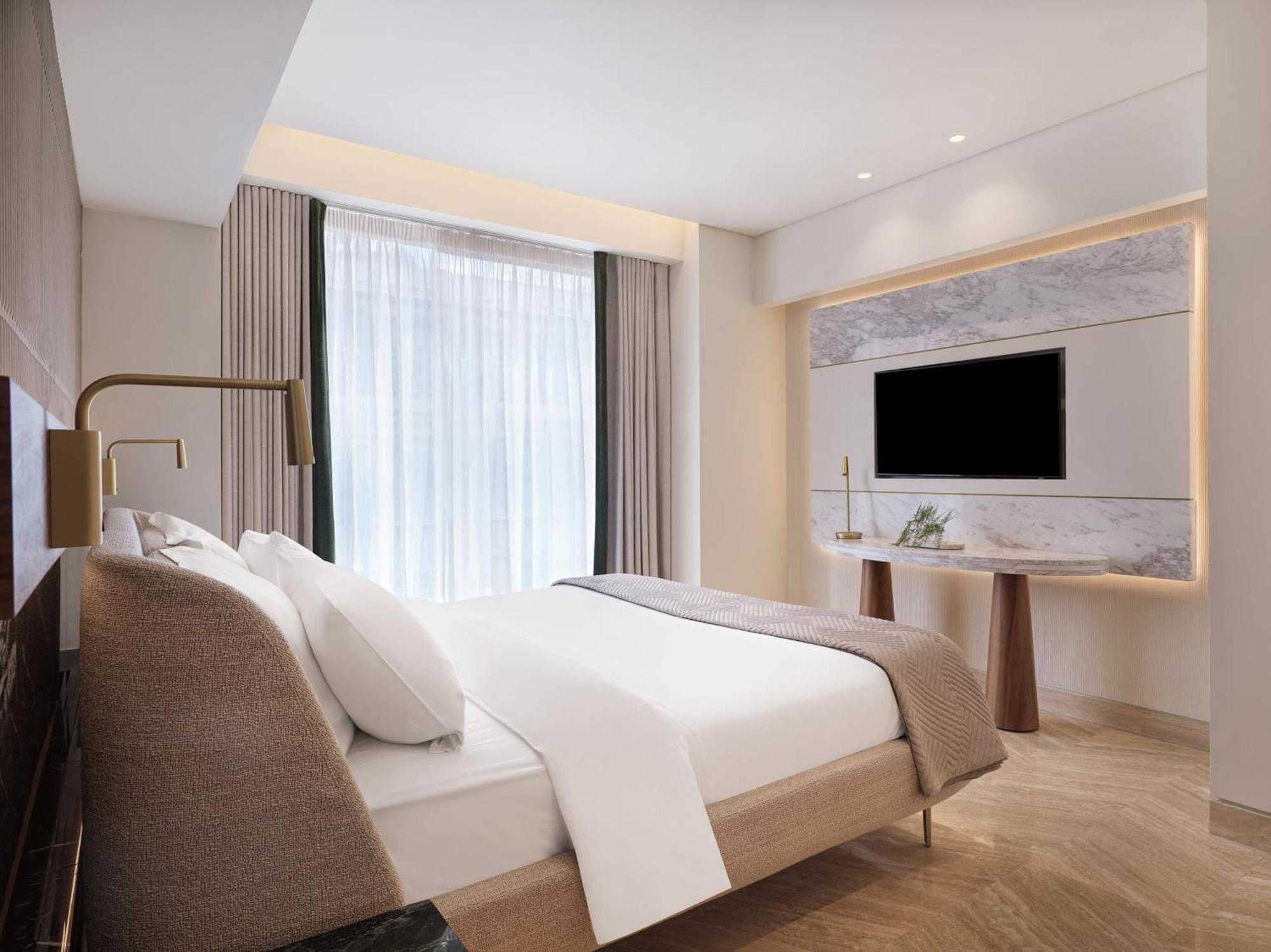 Athenian Suite Balcony & outdoor Jetted Tub