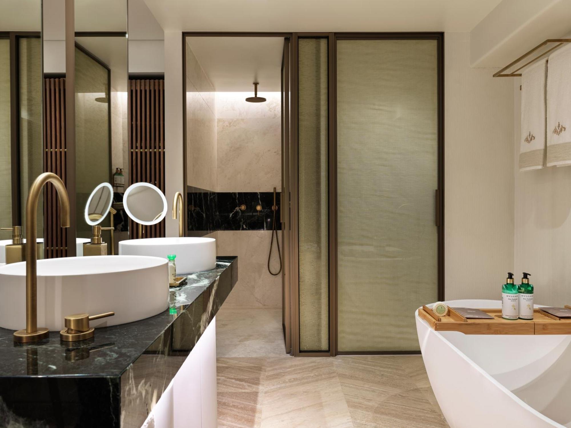 Premium Panorama Suite Balcony & Temple View