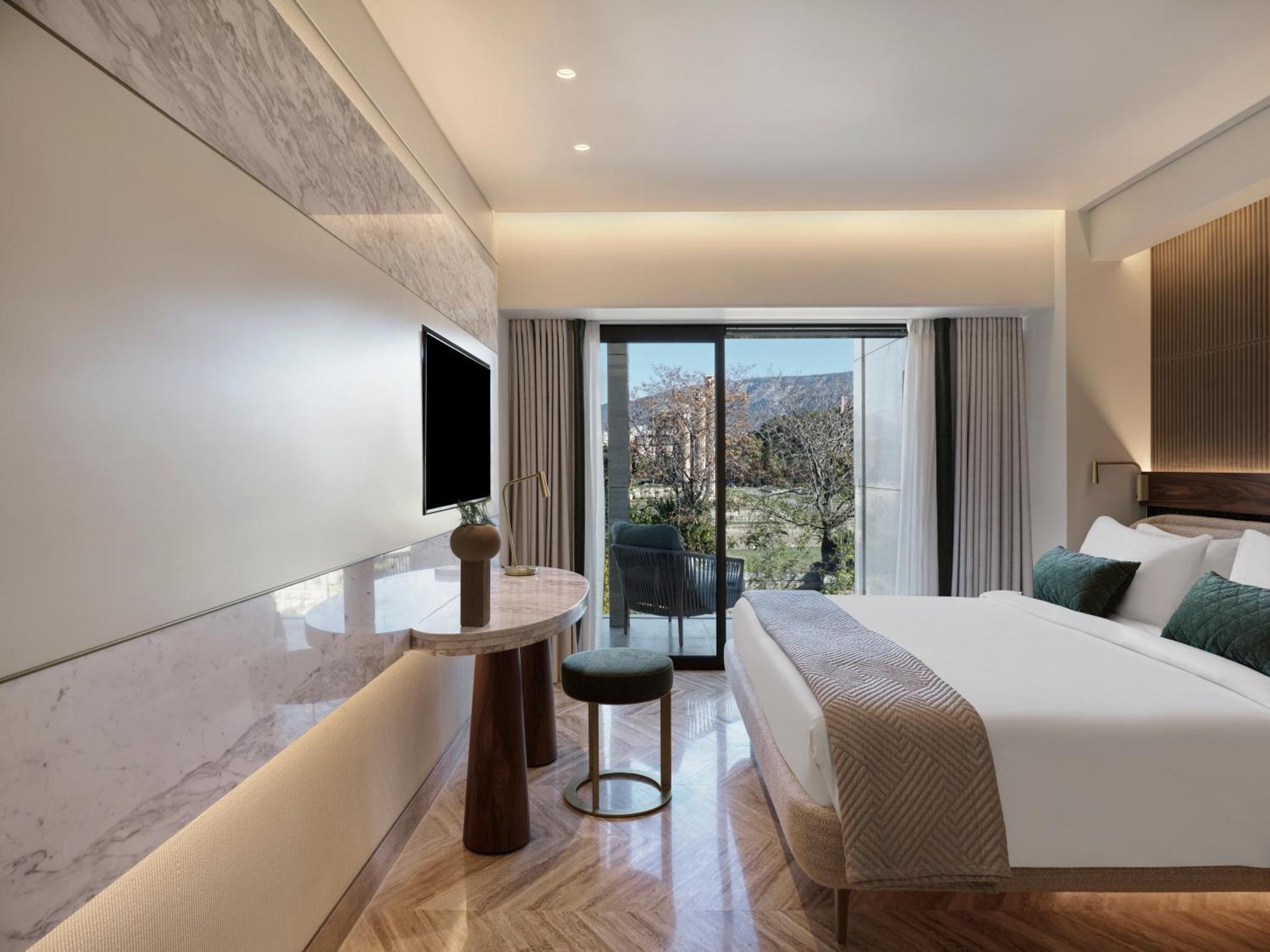 Executive Room Balcony & Temple View