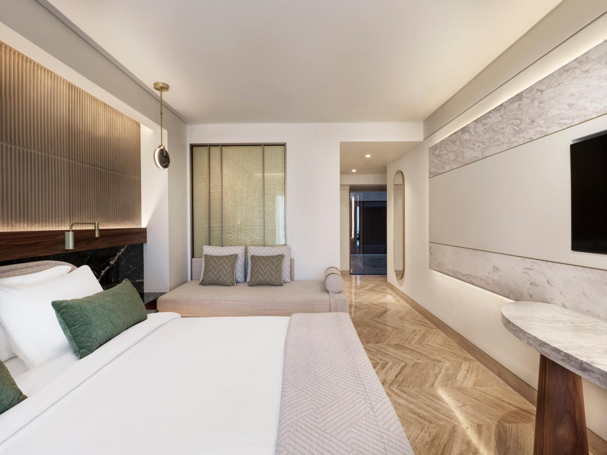 Executive Room Balcony & Temple View