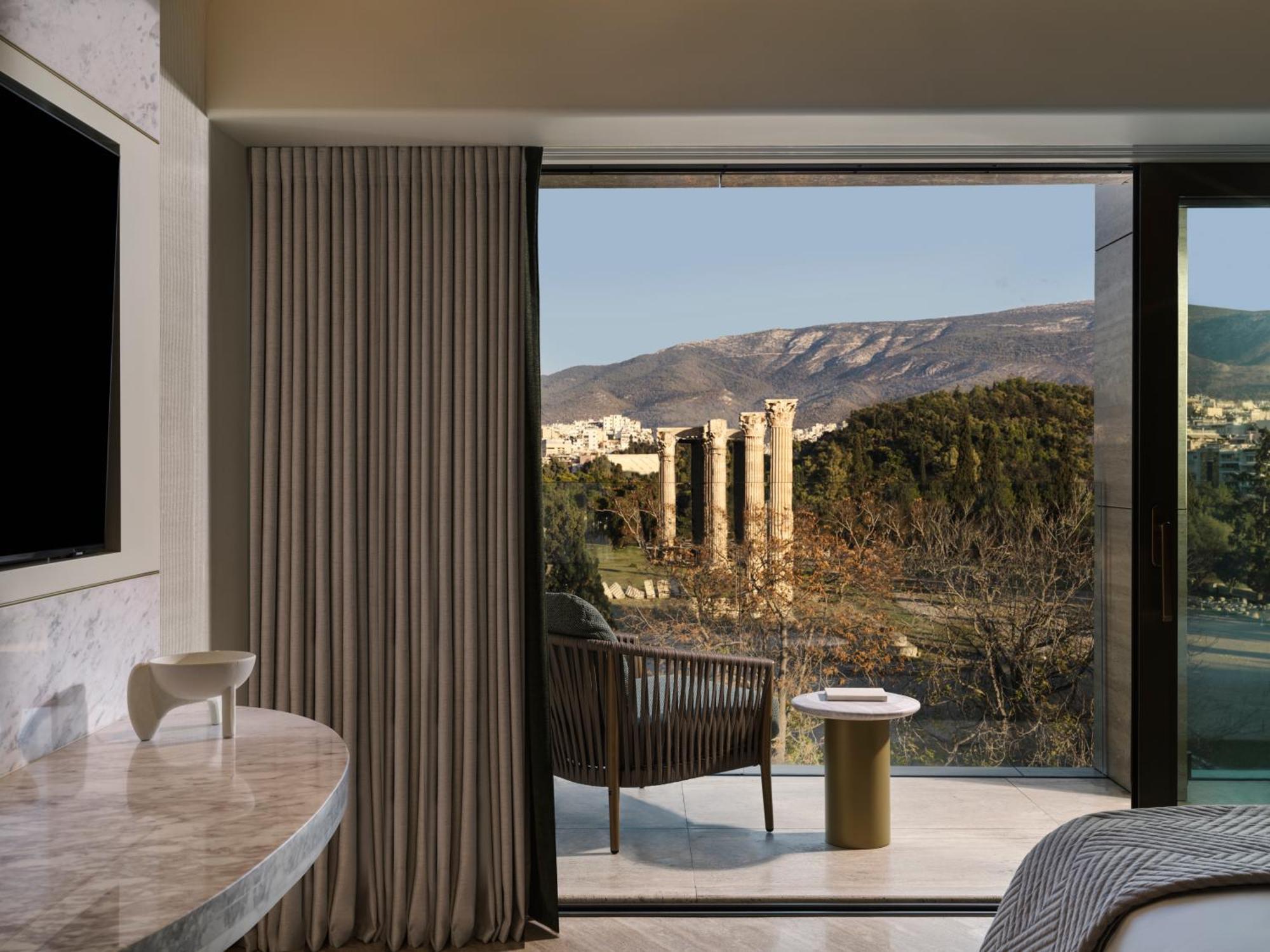 Premium Panorama Suite Balcony & Temple View