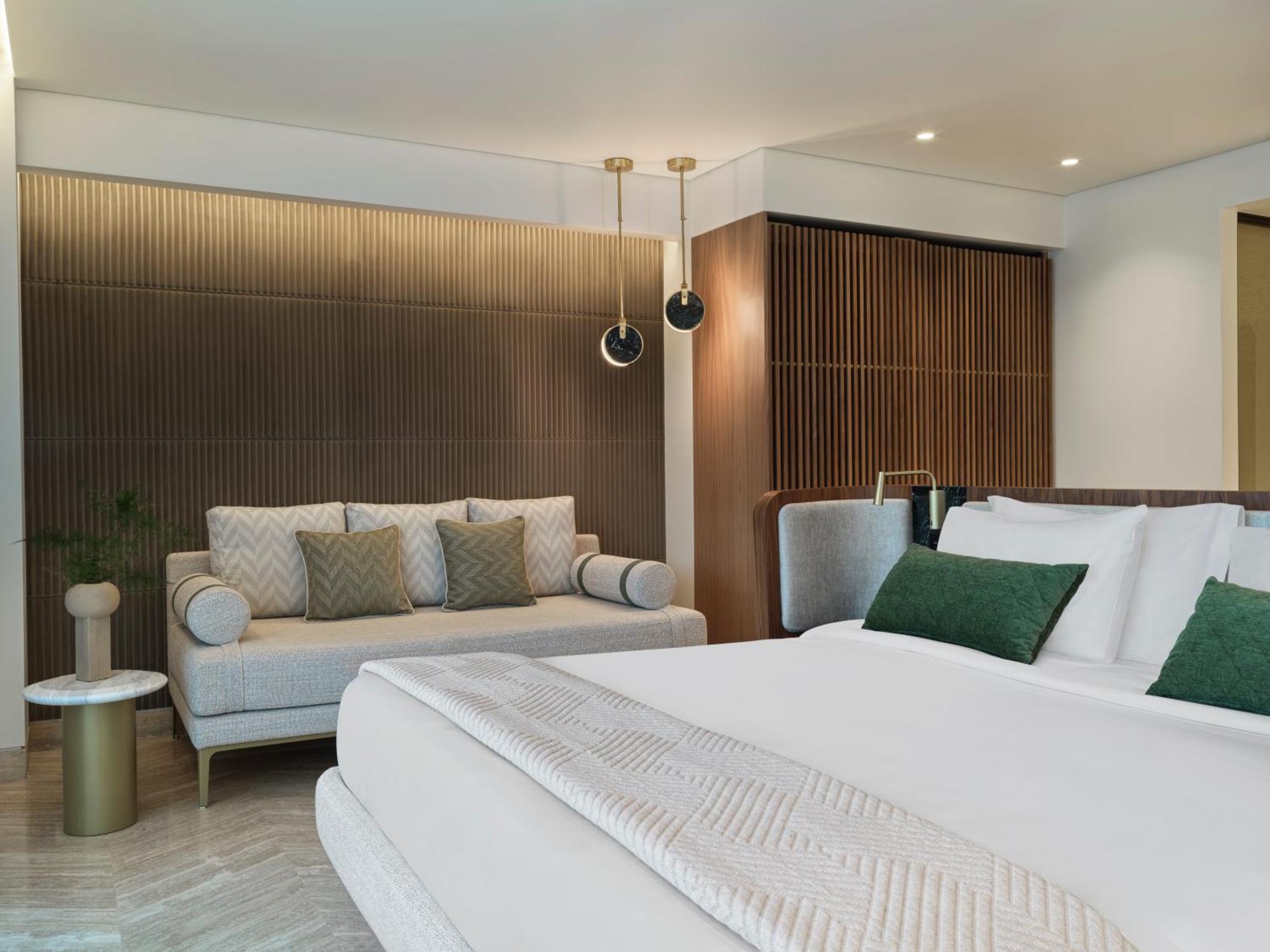 Premium Panorama Suite Balcony & Temple View