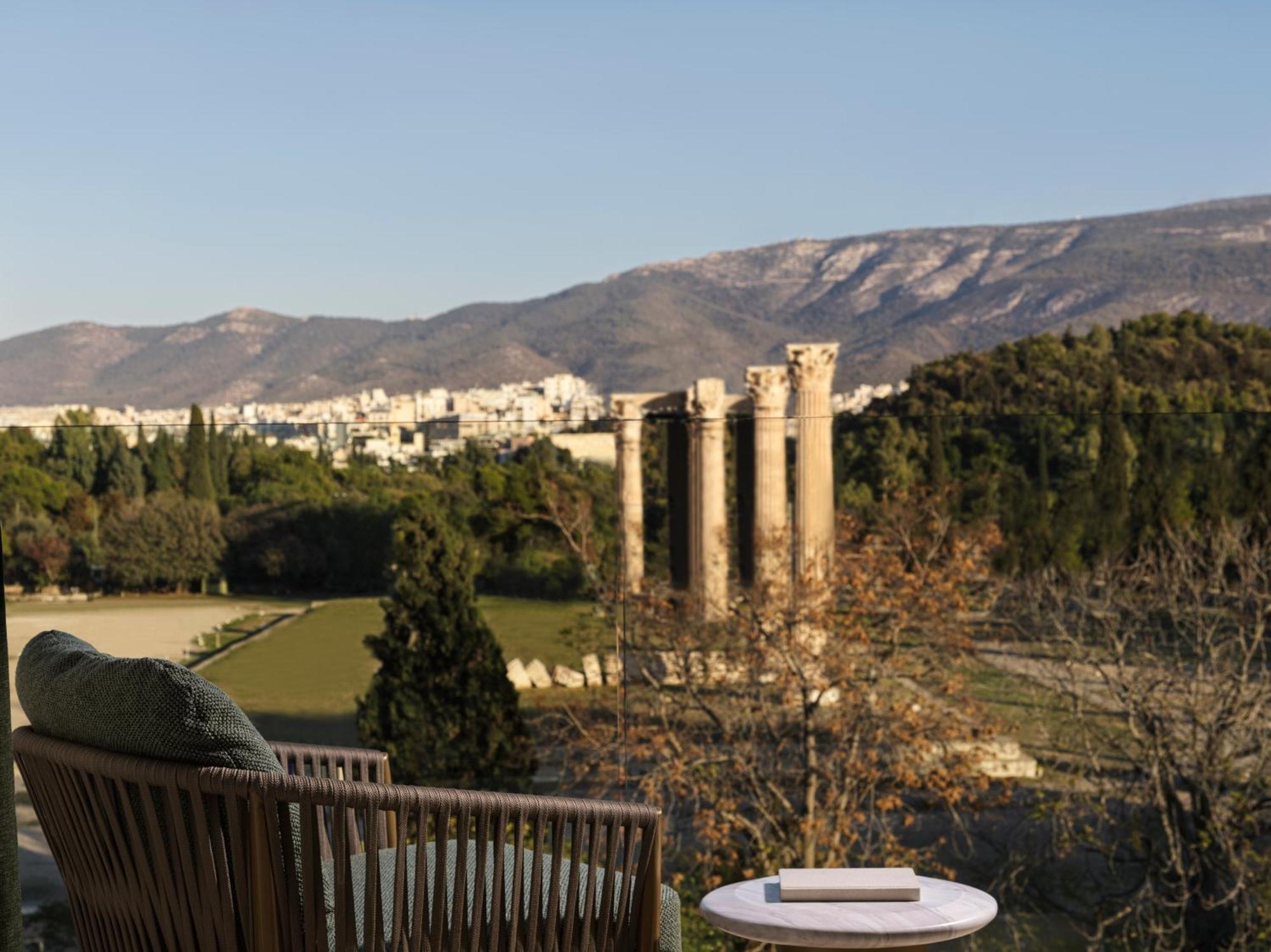 Premium Panorama Suite Balcony & Temple View