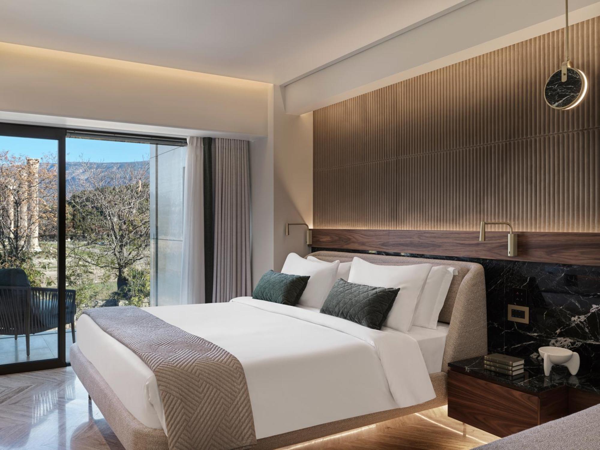 Executive Room Balcony & Temple View