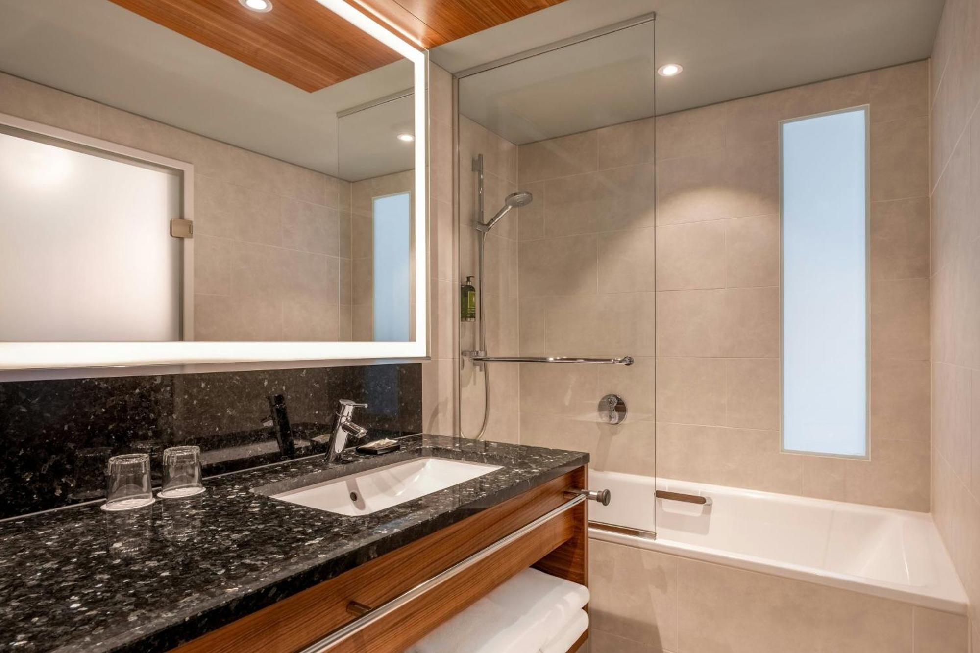 Executive Room M Club lounge access Guest room 1 King