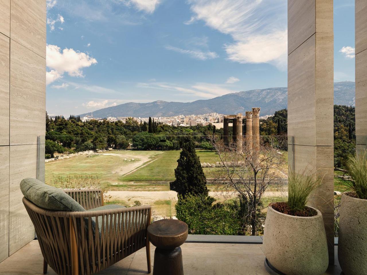 Panorama Suite Balcony & Temple view