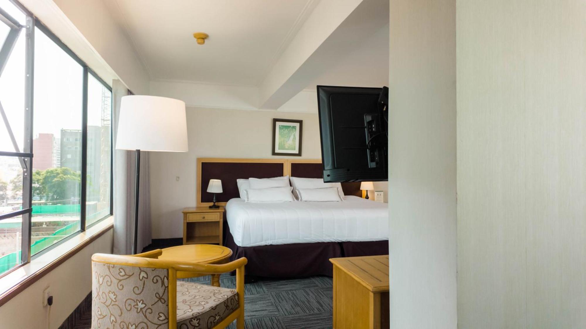 Deluxe Queen Room