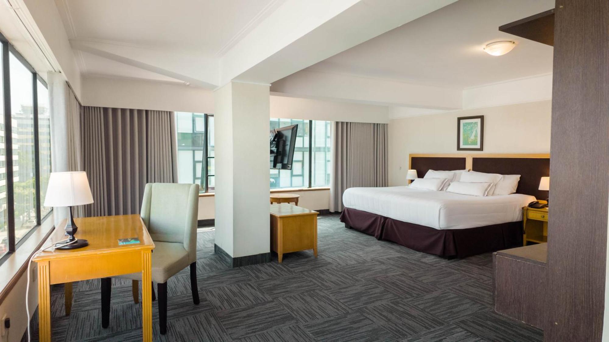 Deluxe Queen Room