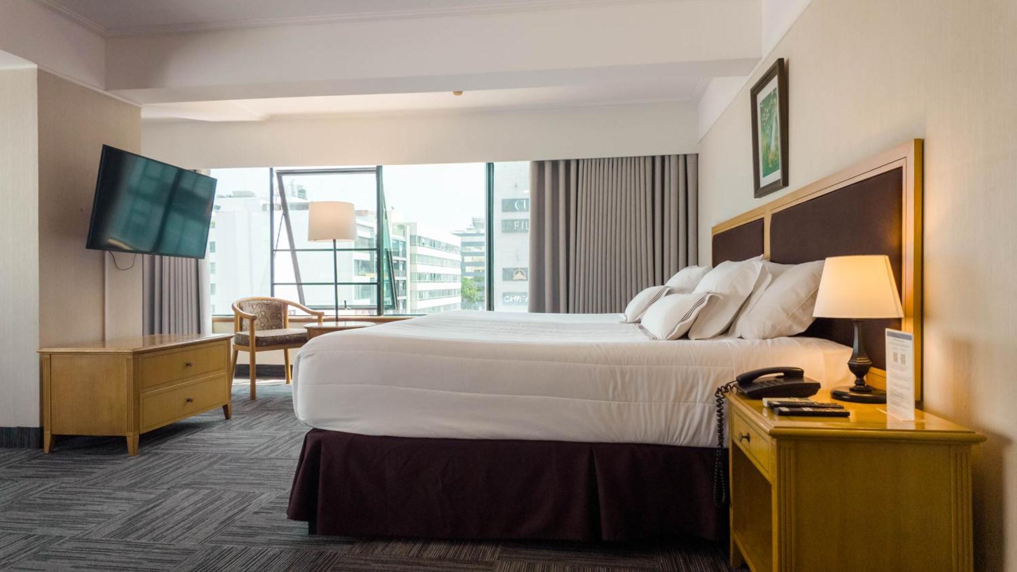 Deluxe Queen Room