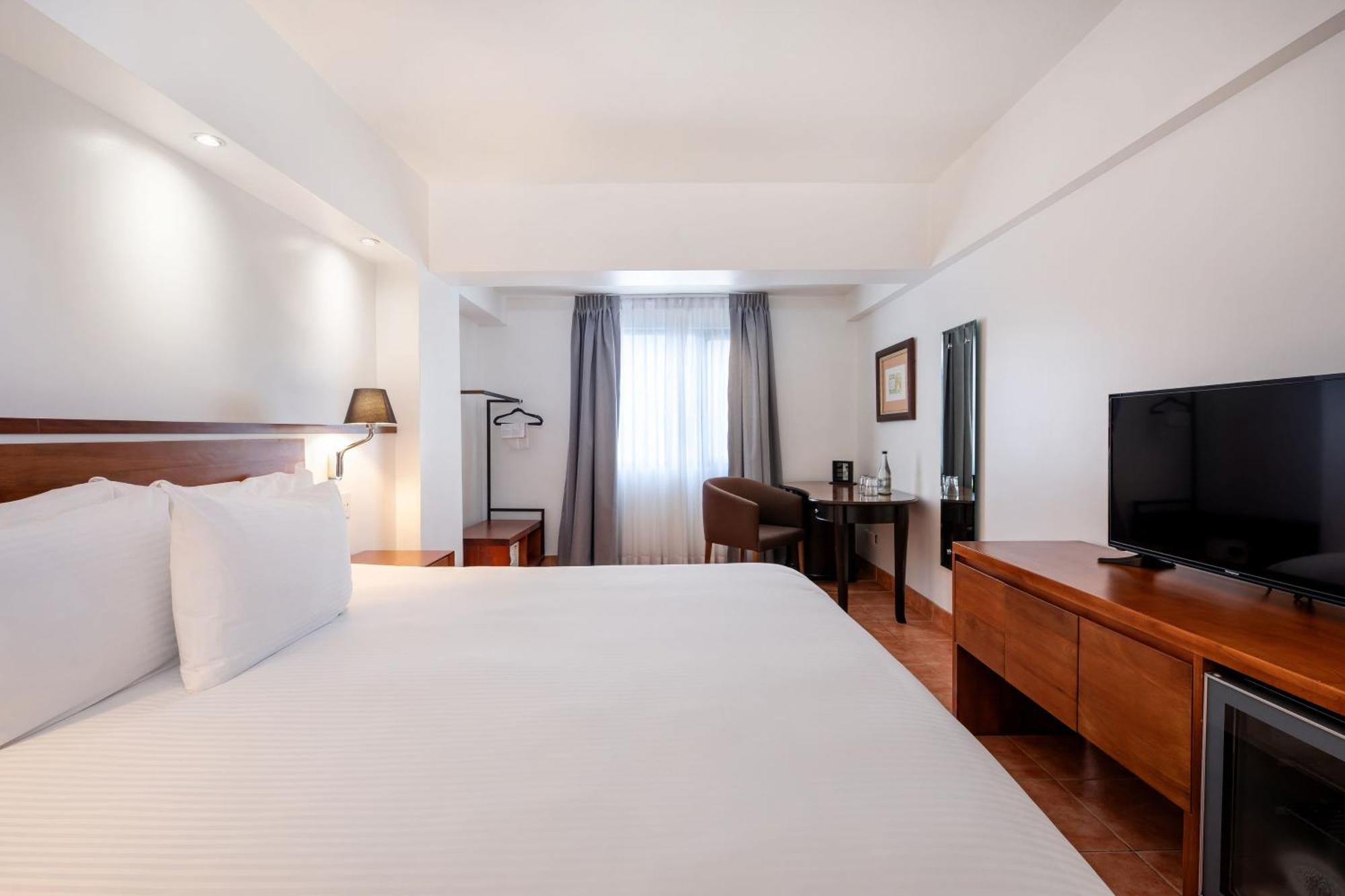 Double Room King Bed