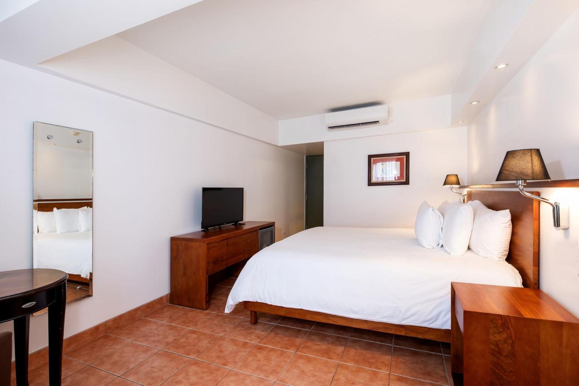 Double Room King Bed