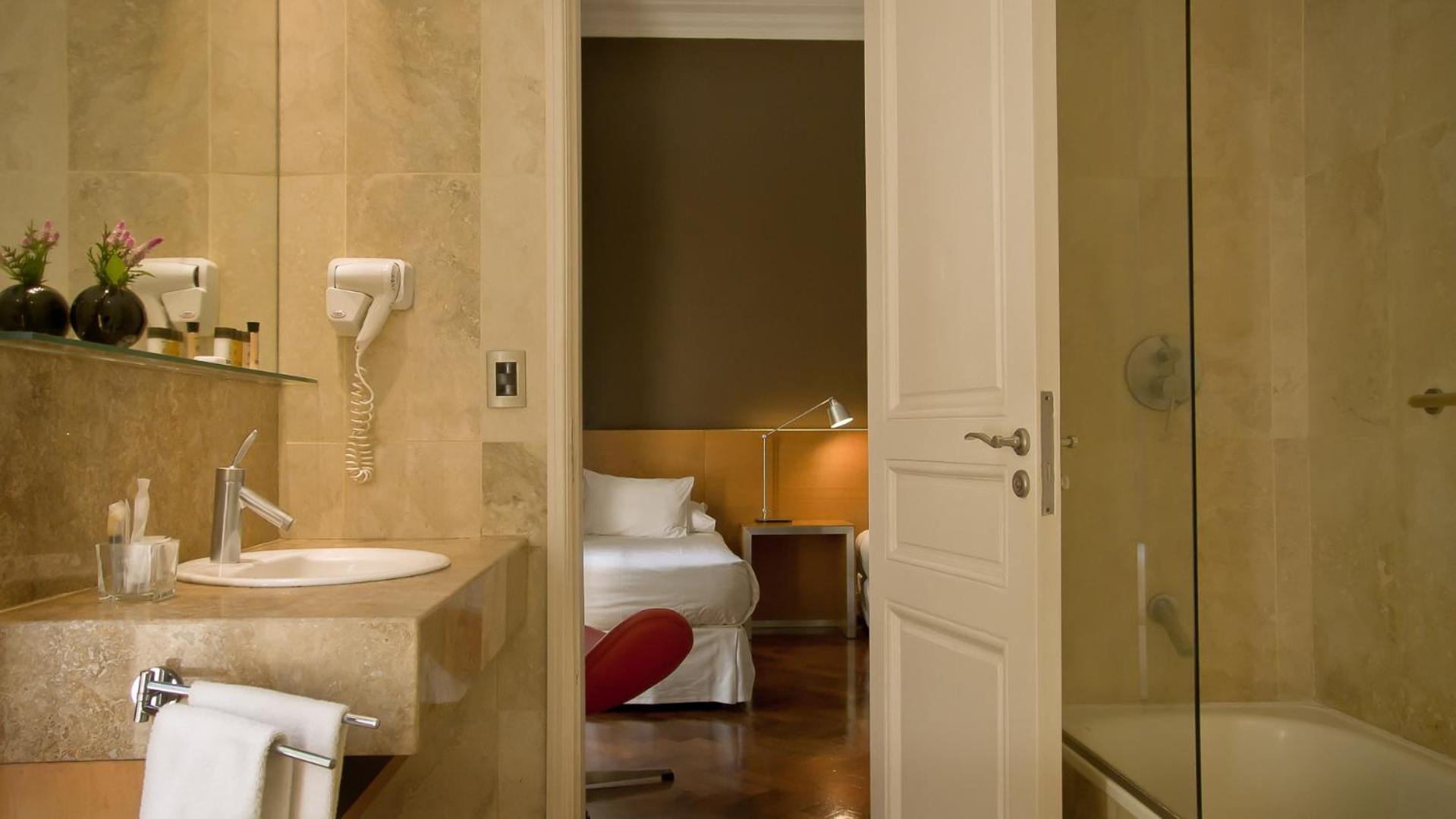 725 Double Room
