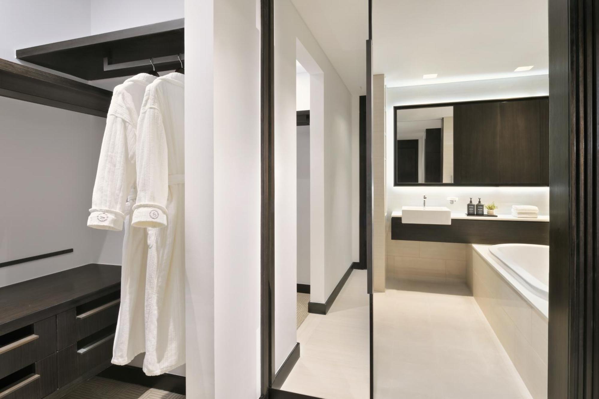 Three Bedroom Apartment, 3 Bedroom Apartment, Skyline view