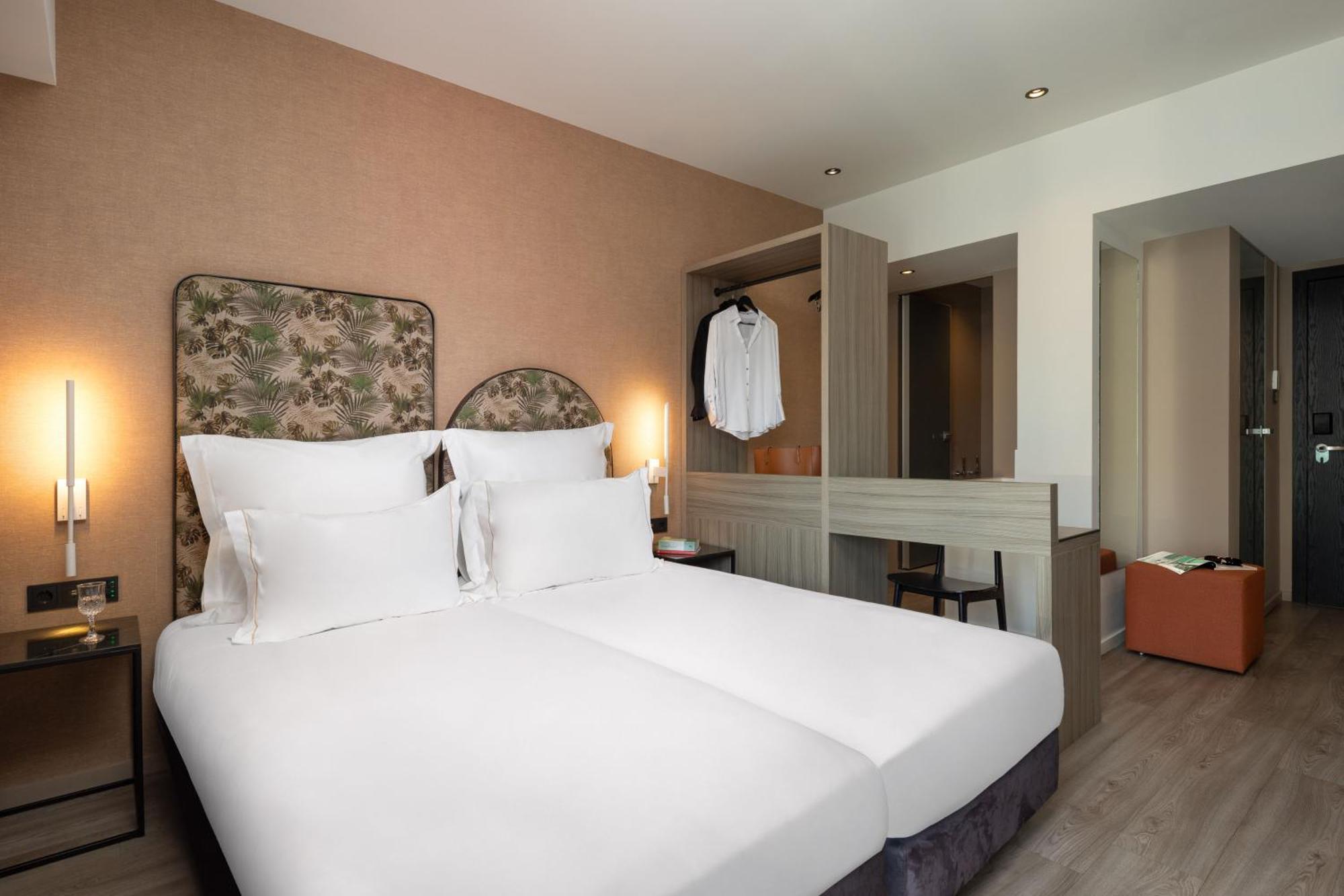 Connecting Double or Twin Rooms Balcony