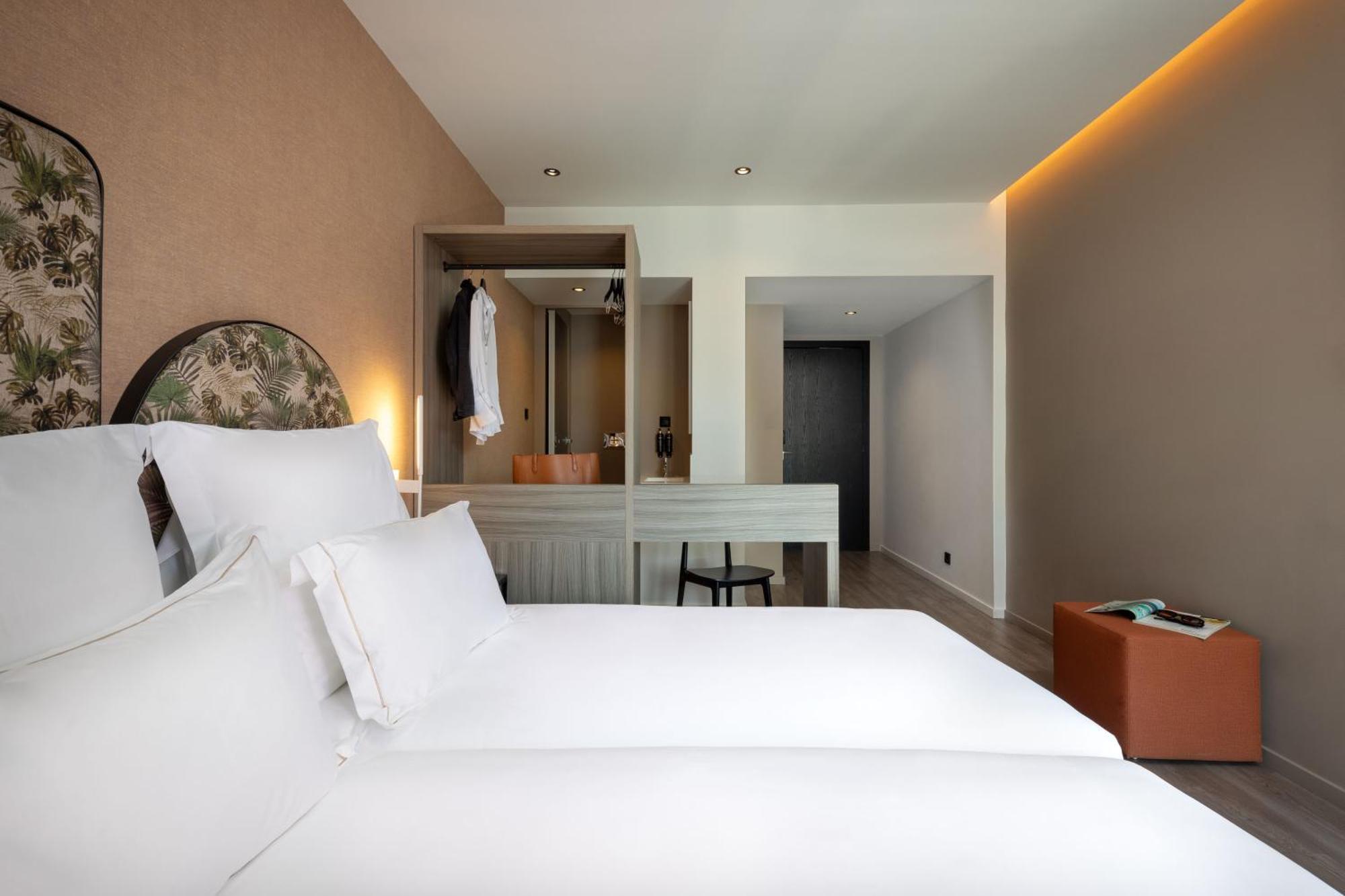 Connecting Double or Twin Rooms Balcony