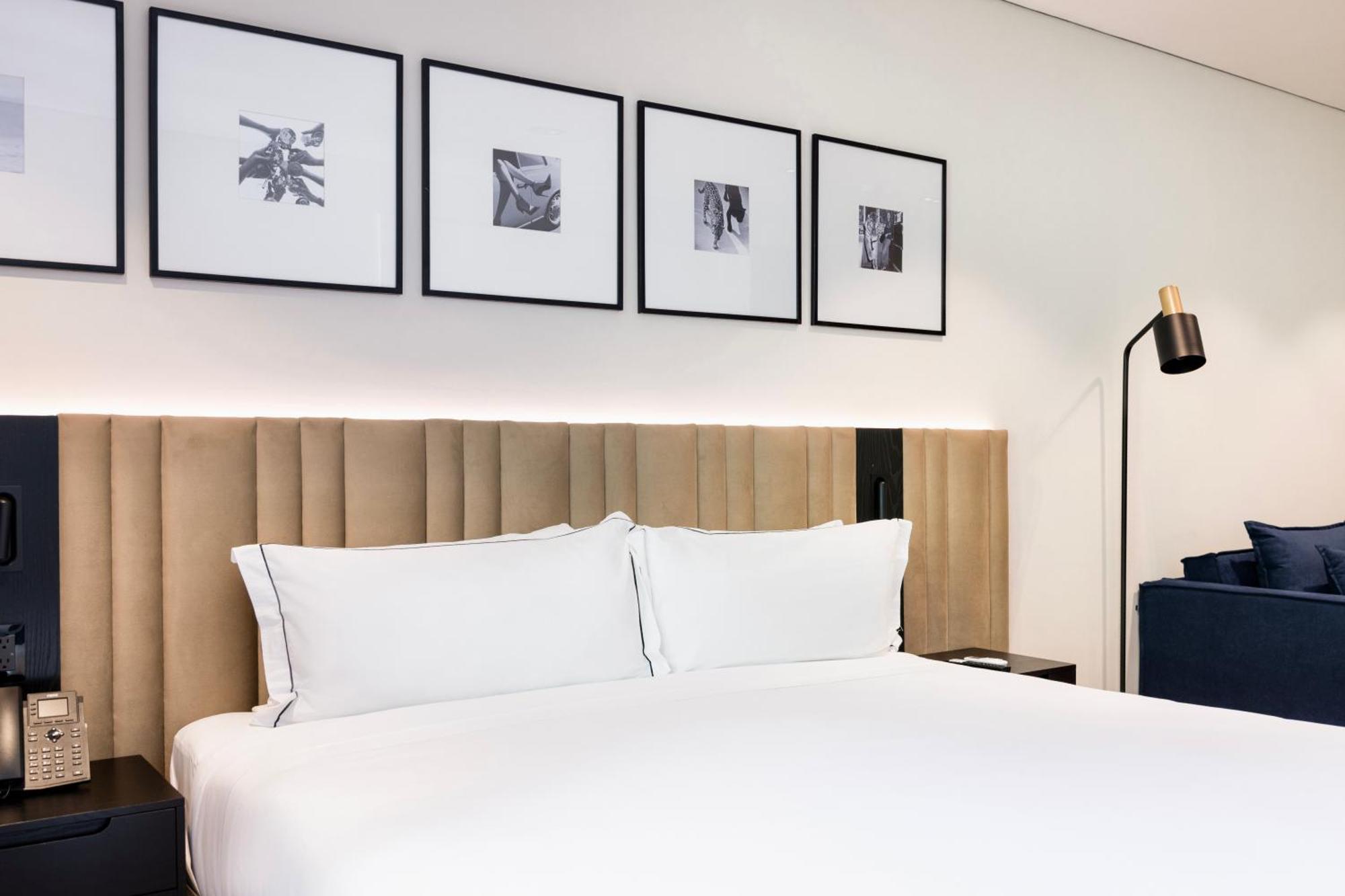 Deluxe King Suite