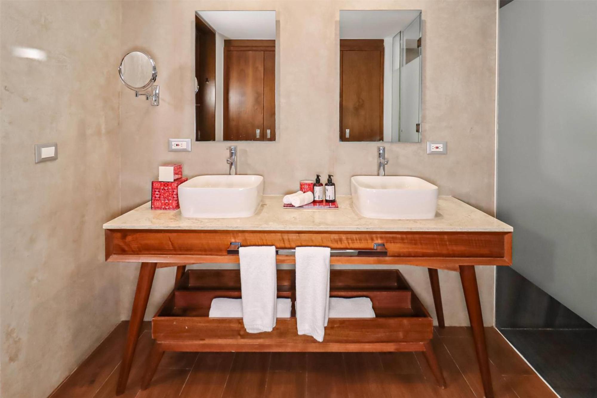 One-Bedroom King Suite Partial Ocean View