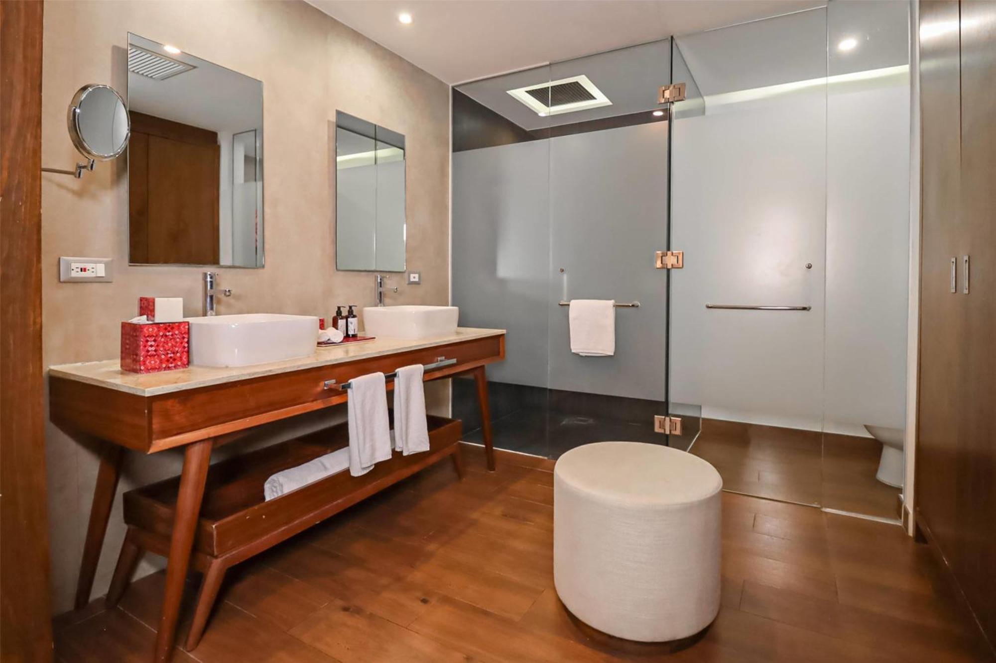 One-Bedroom King Suite Partial Ocean View