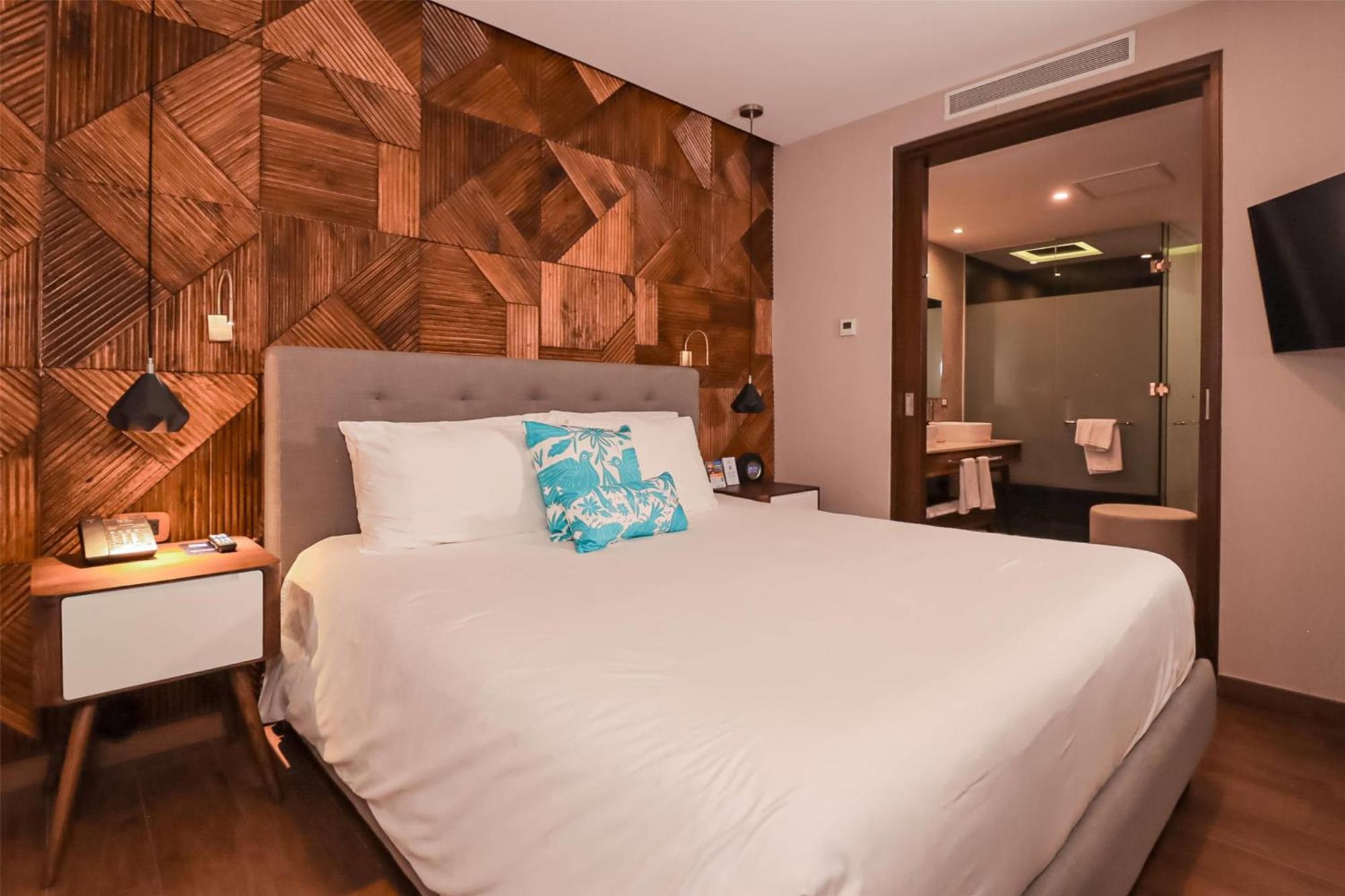 One-Bedroom King Suite Partial Ocean View