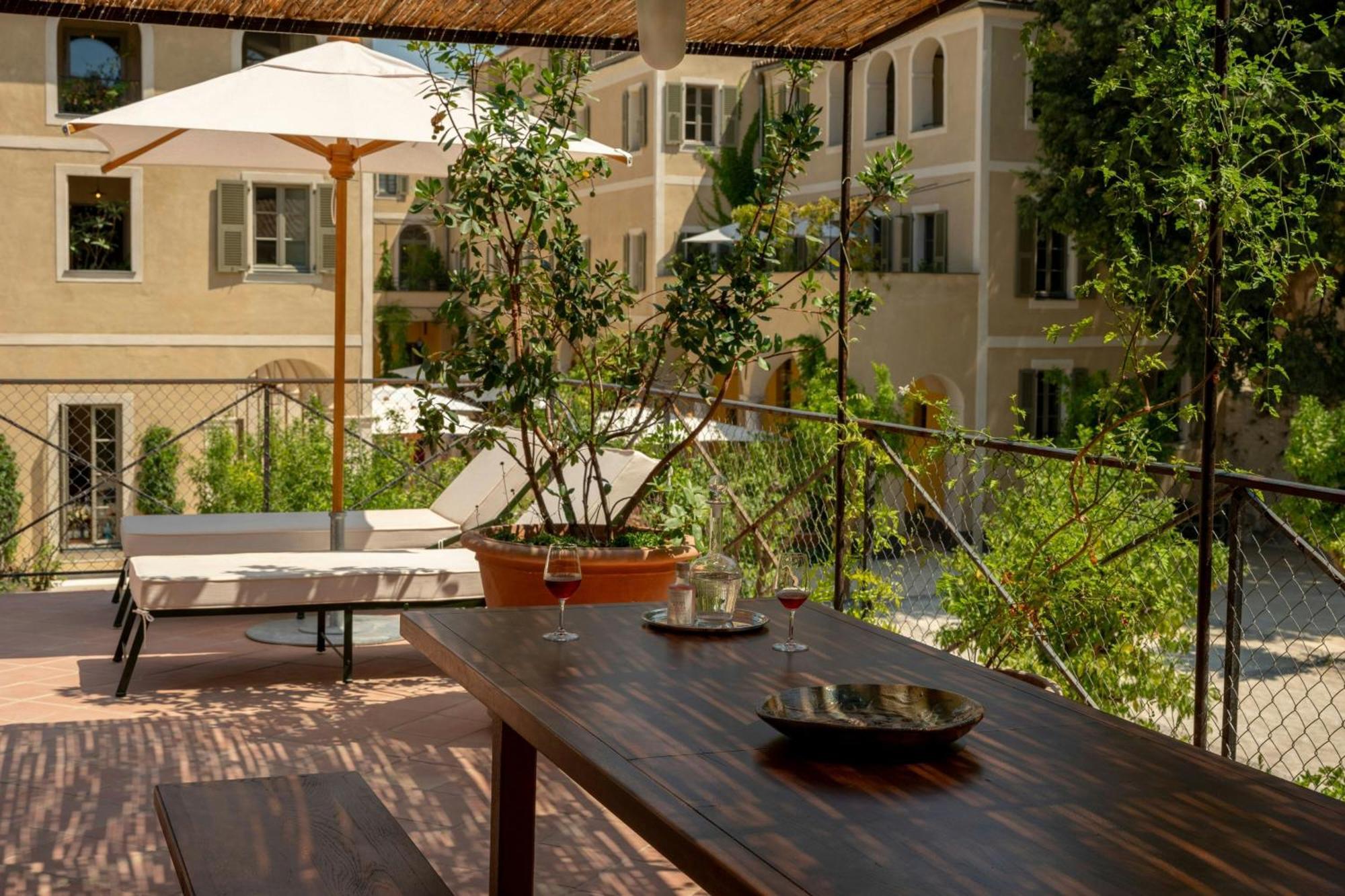 Terrasse du Cloitre King Suite Balcony