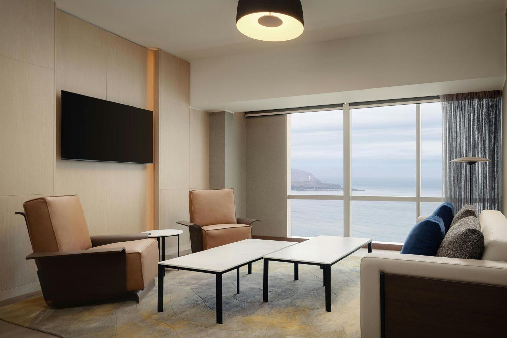 Master King Suite Concierge Lounge Access