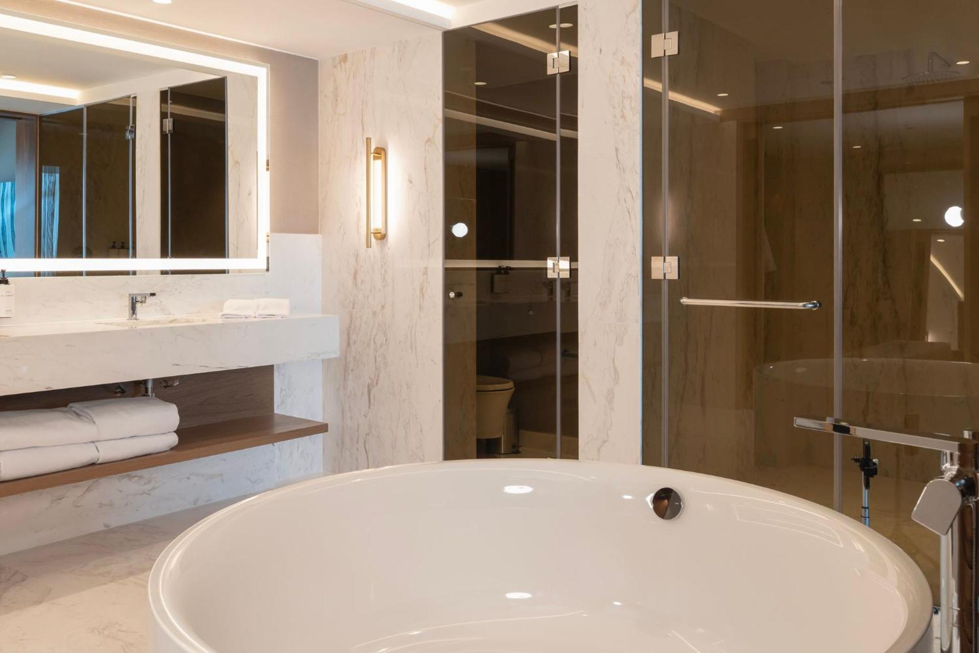 Executive King Suite Living Area