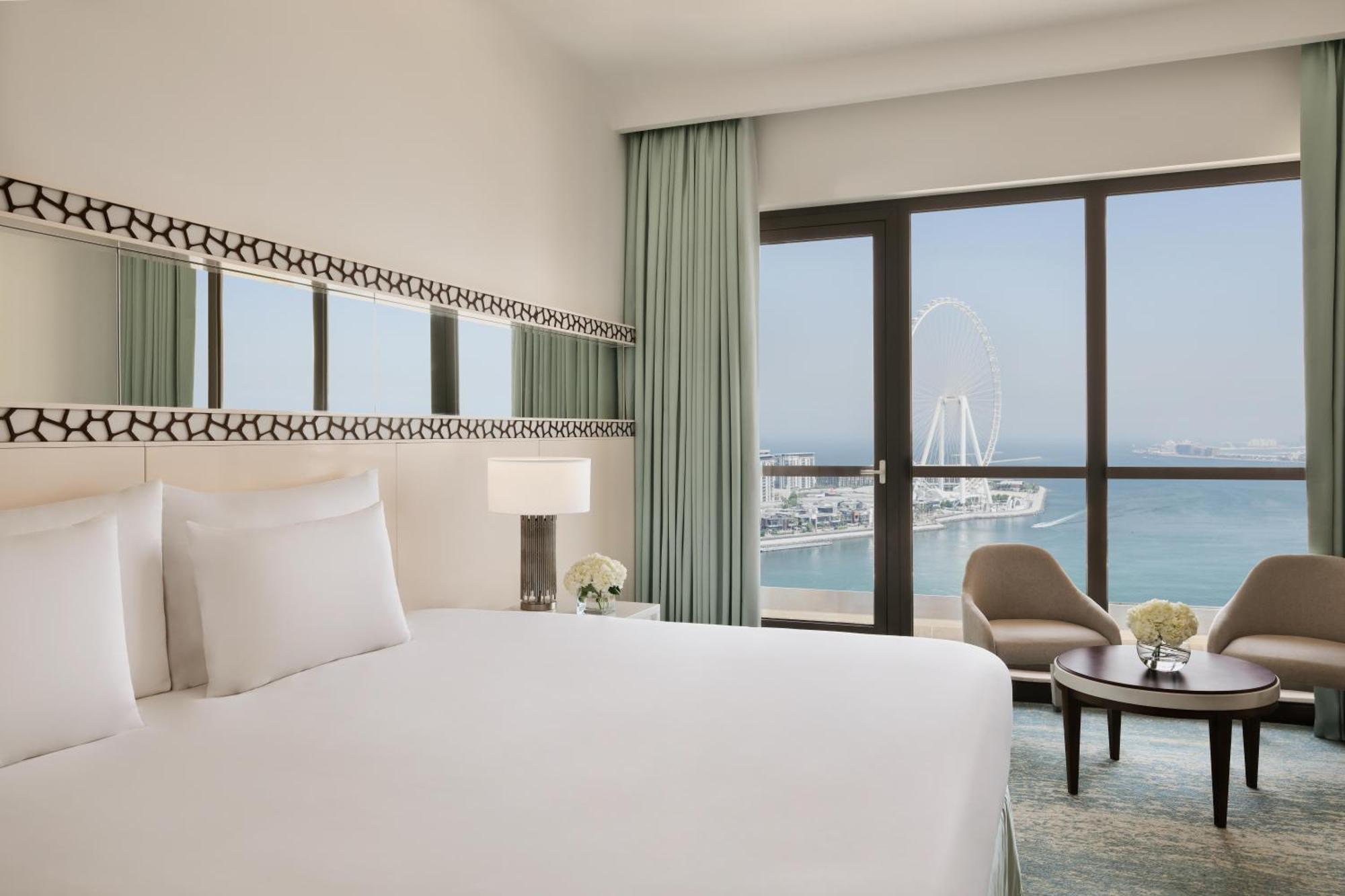 Family One Bedroom Suite 2 Balconies-Ain Dubai View-Coral Lounge Access