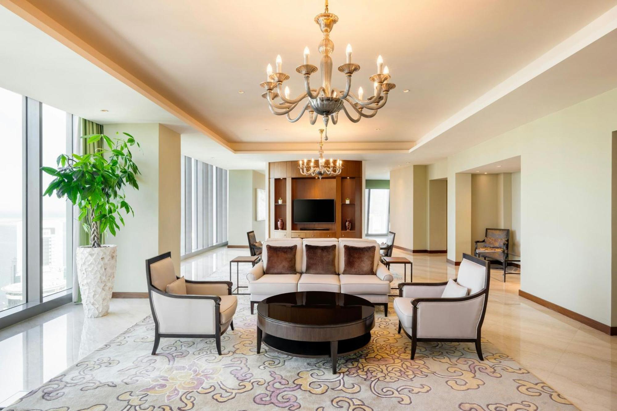 Royal Suite High Floor or Executive Lounge Access