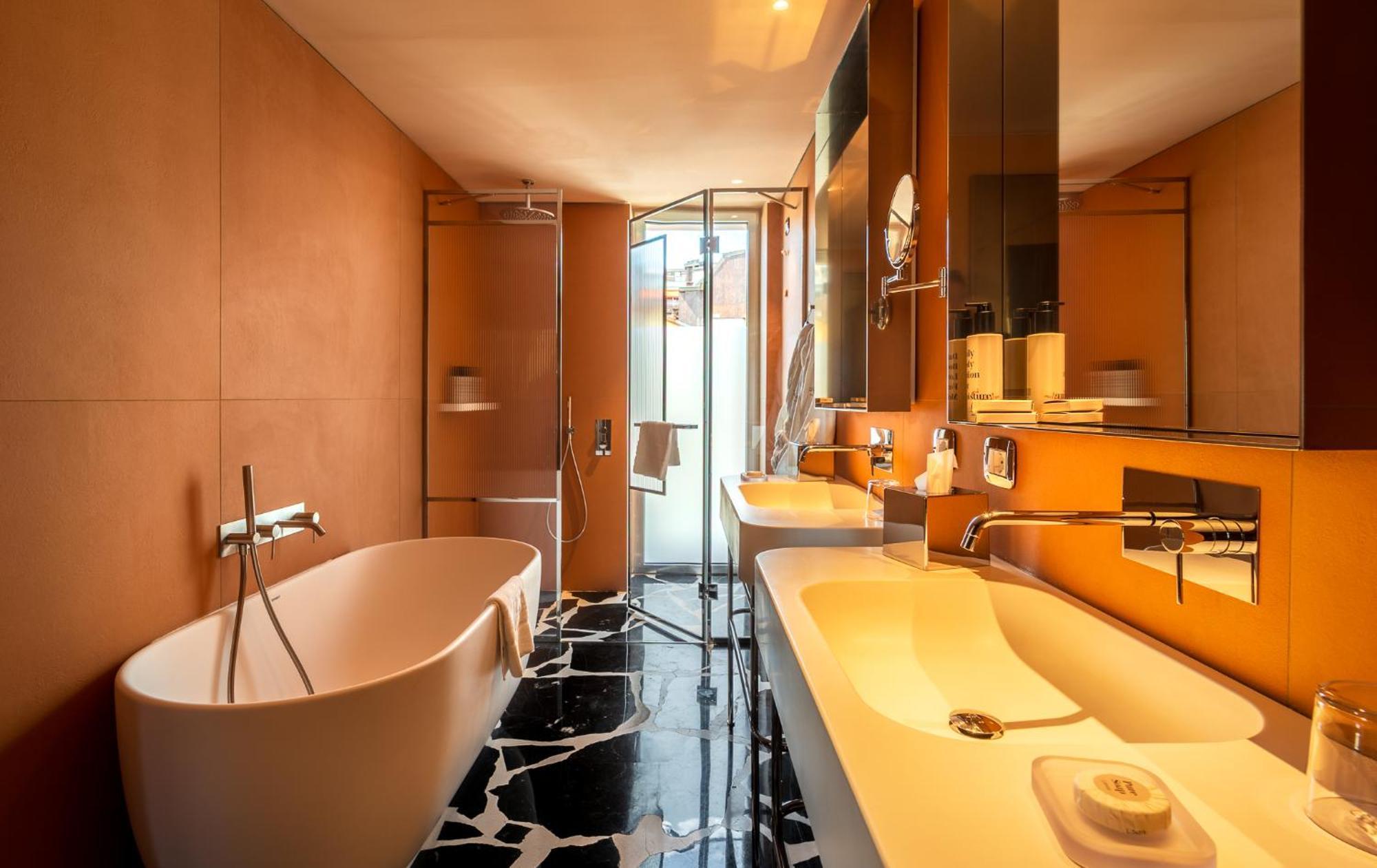 King Suite Spa Bath