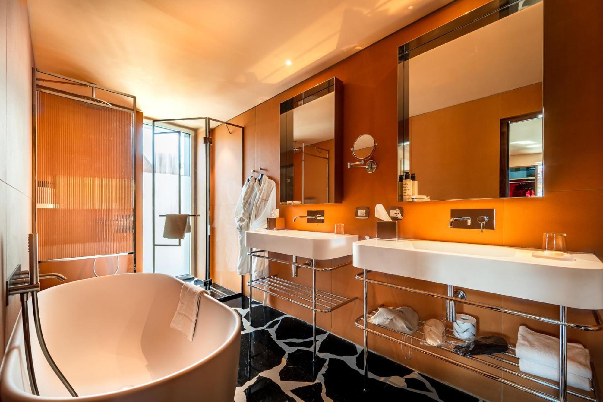 King Suite Spa Bath