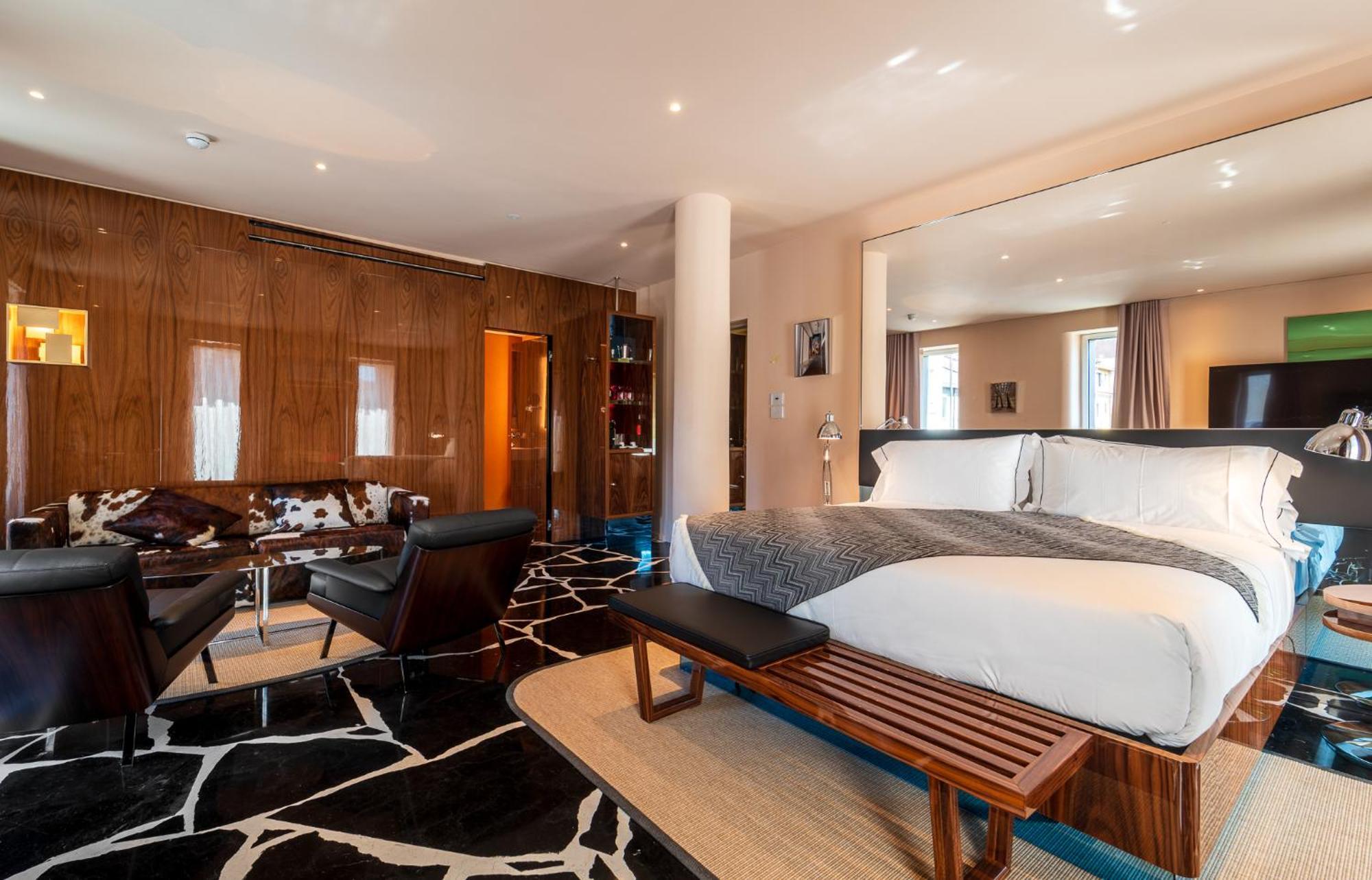 King Suite Spa Bath