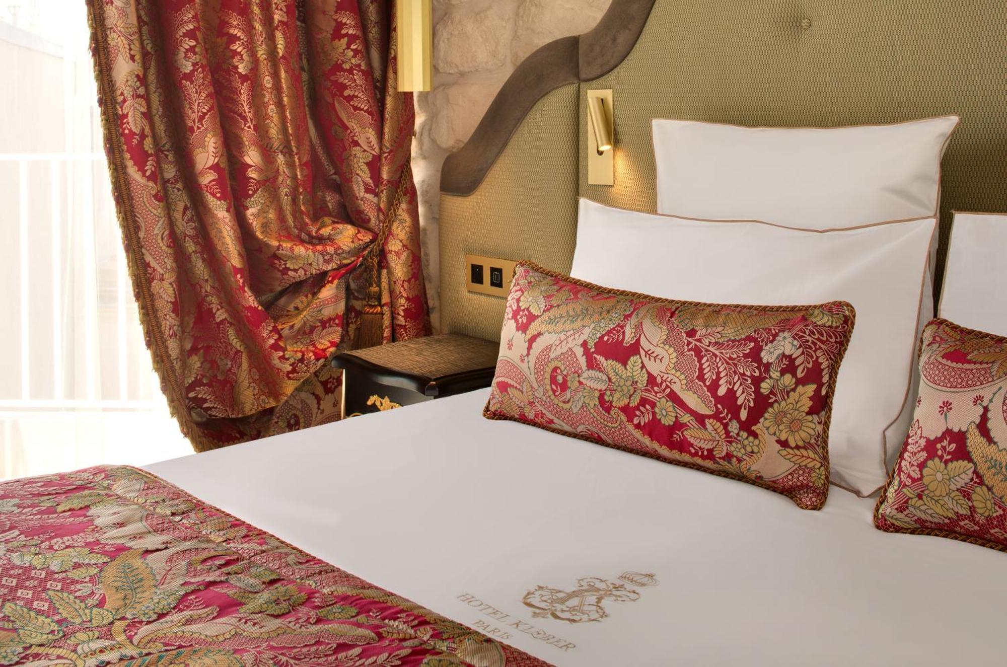 Junior Suite with Jacuzzi and Balcony