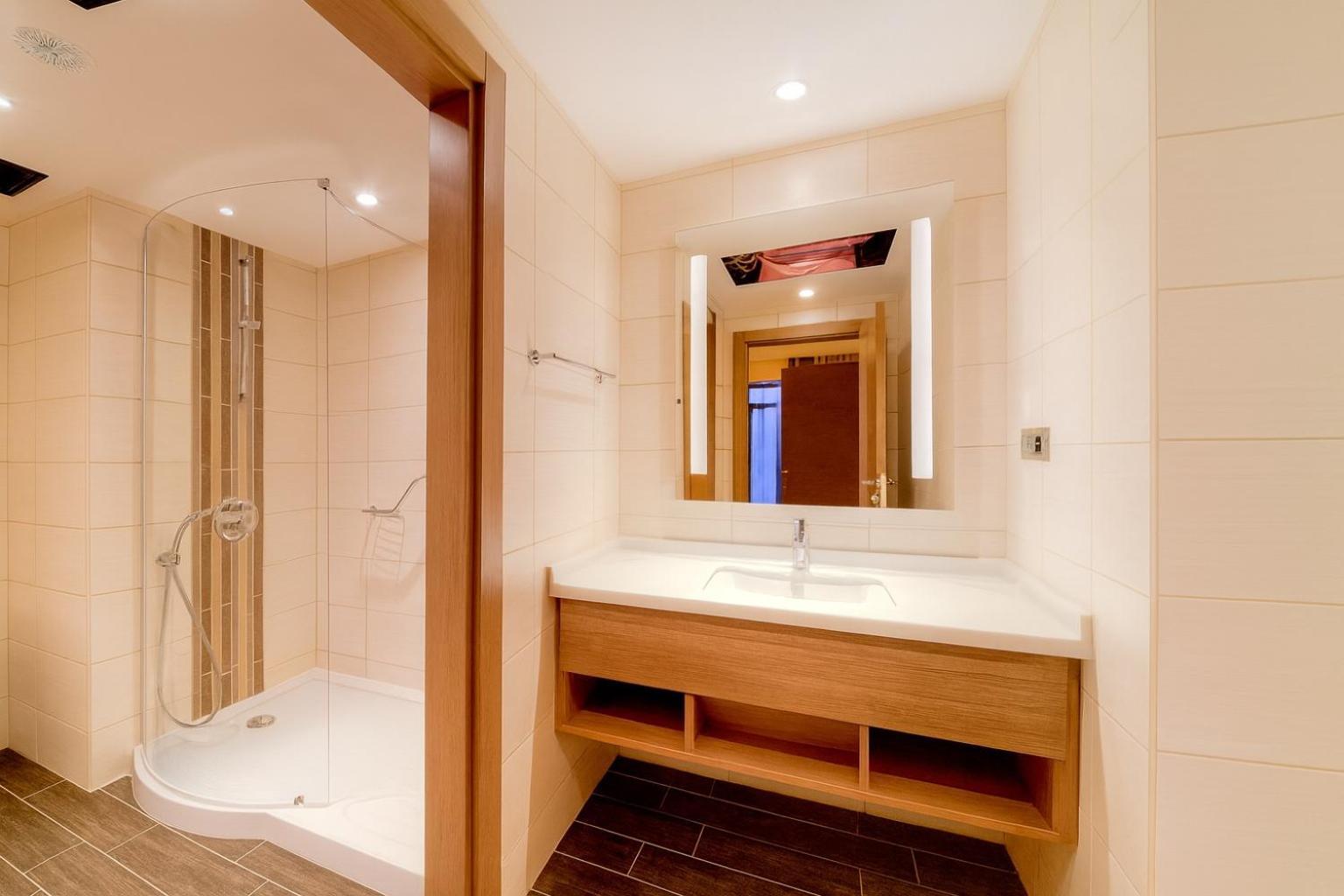 King Suite with Sea View