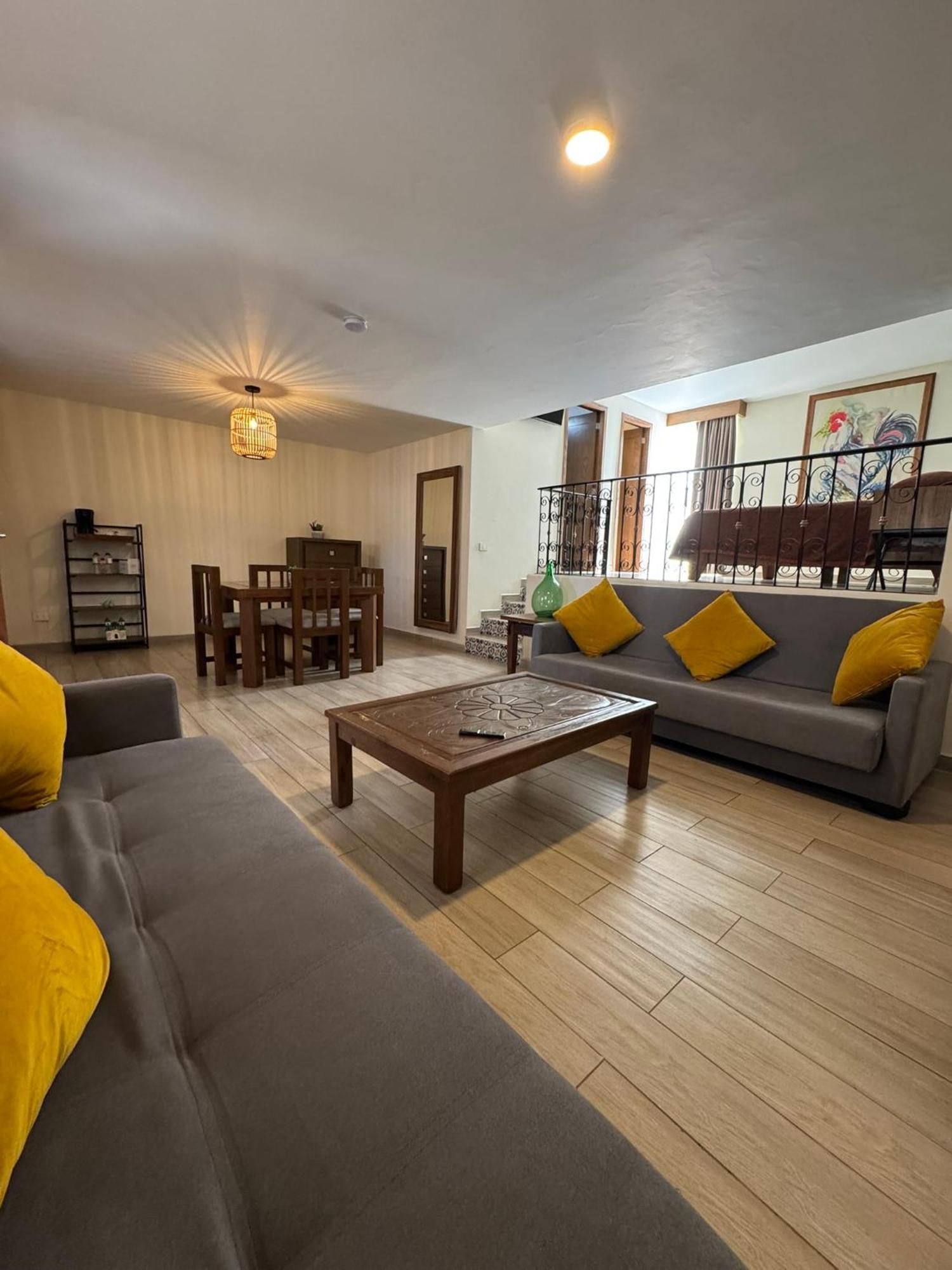 Deluxe Queen Suite