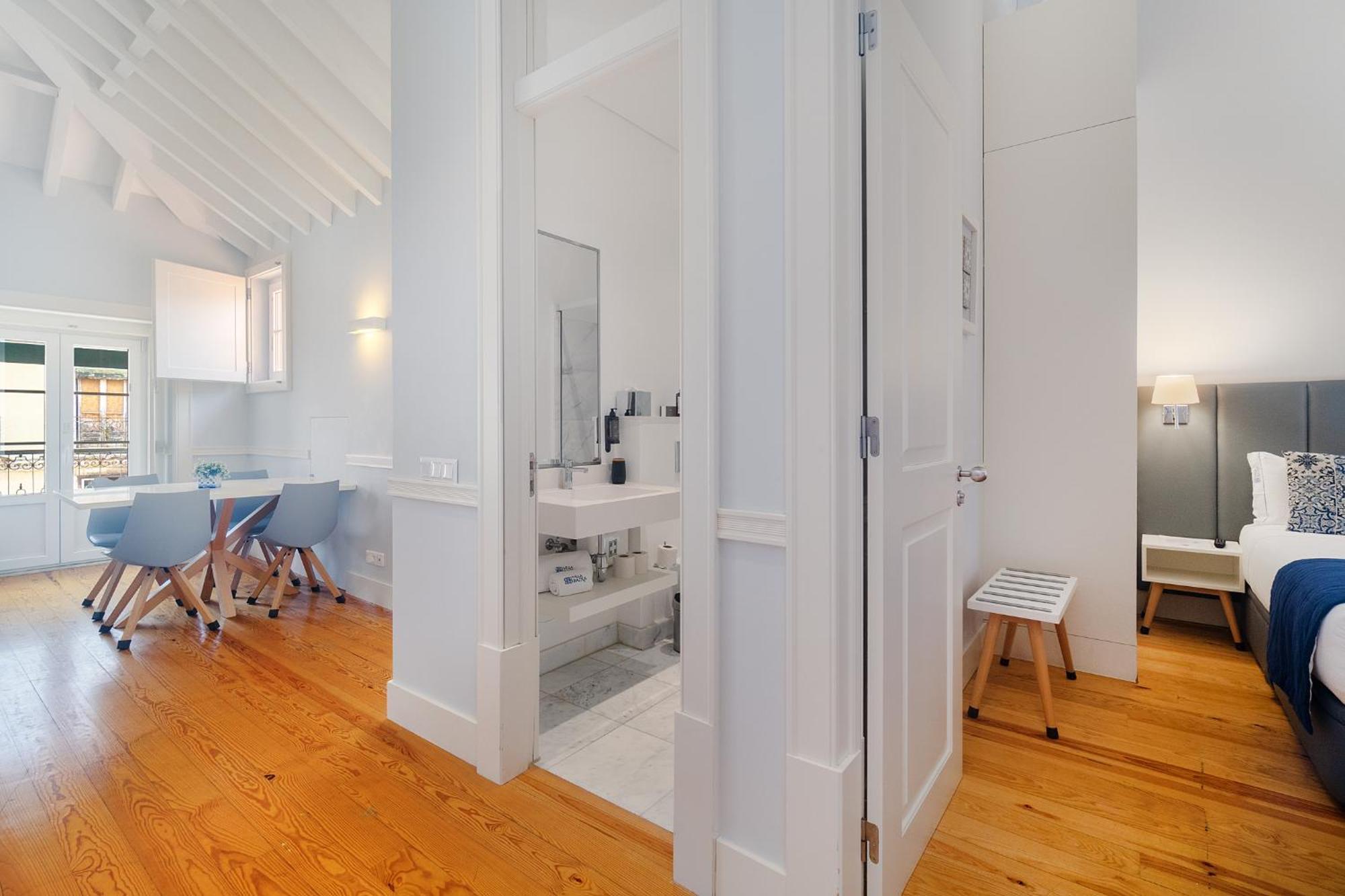 Deluxe One-Bedroom Apartment