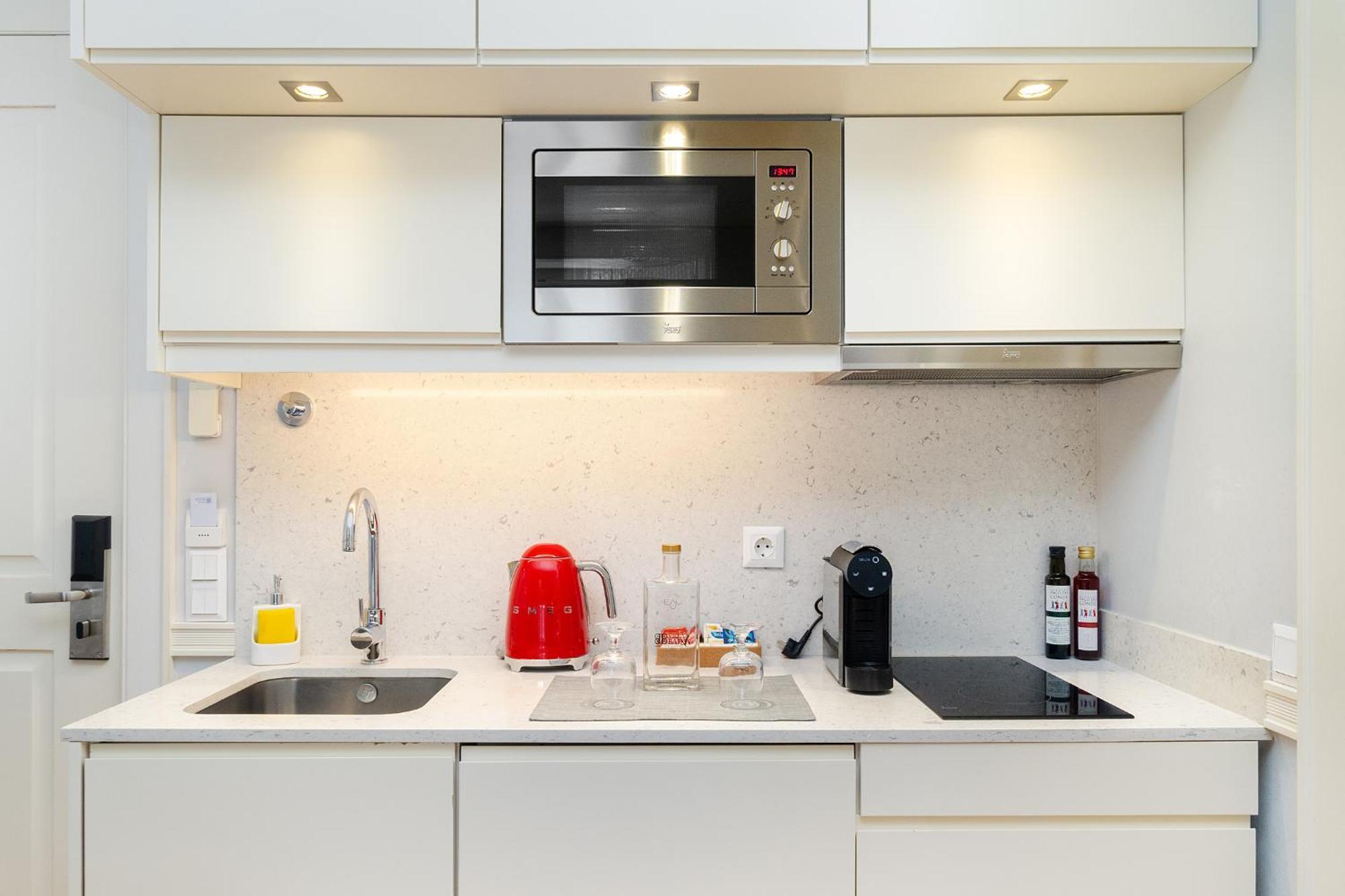 Superior One-Bedroom Apartment