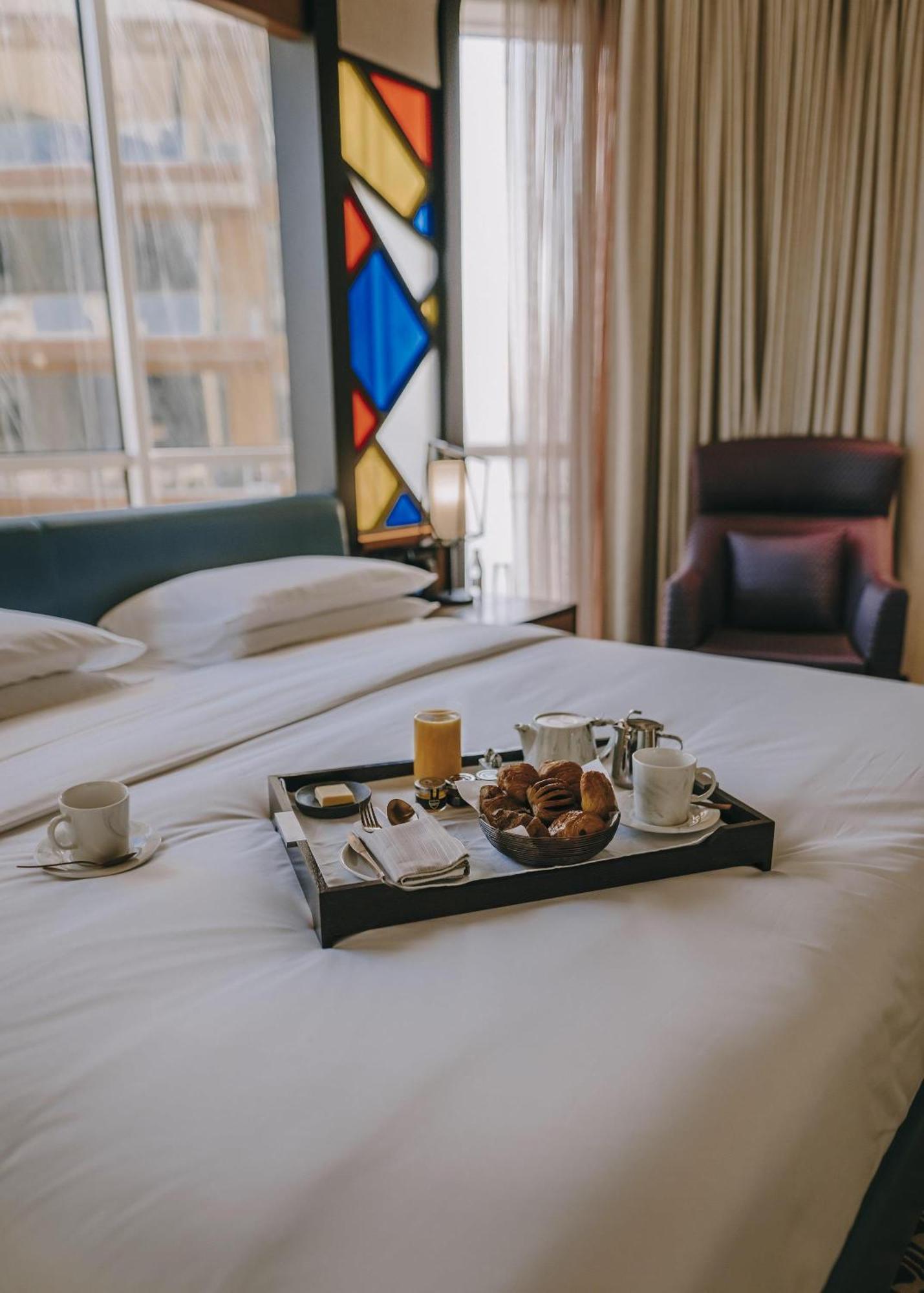 Spacious Andaz Deluxe Suite Sea View Balcony – Food Beverage Summer 2026