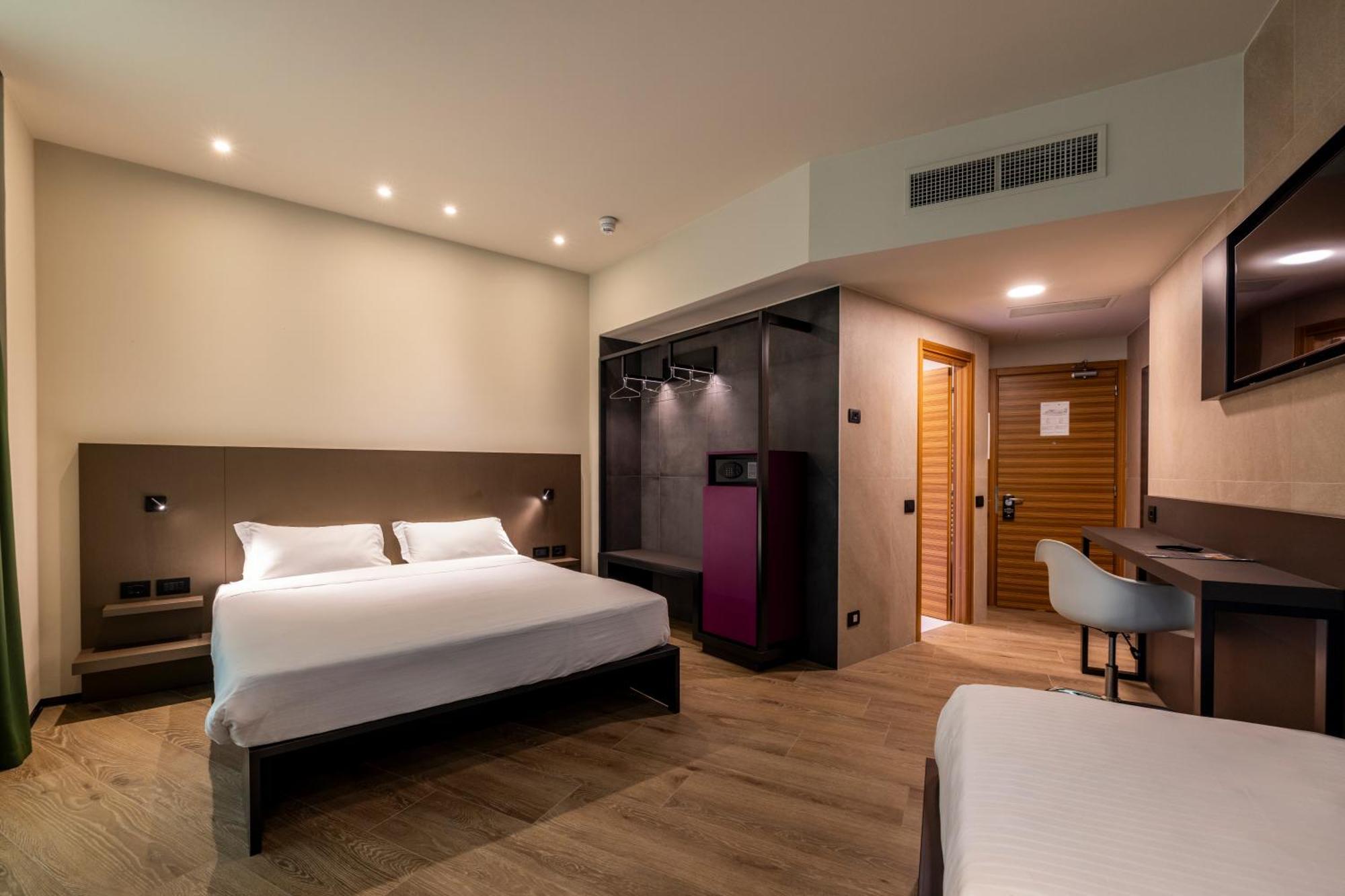 Large Double or Twin Room