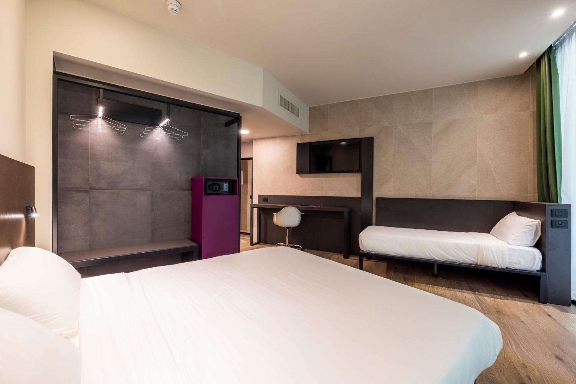 Large Double or Twin Room
