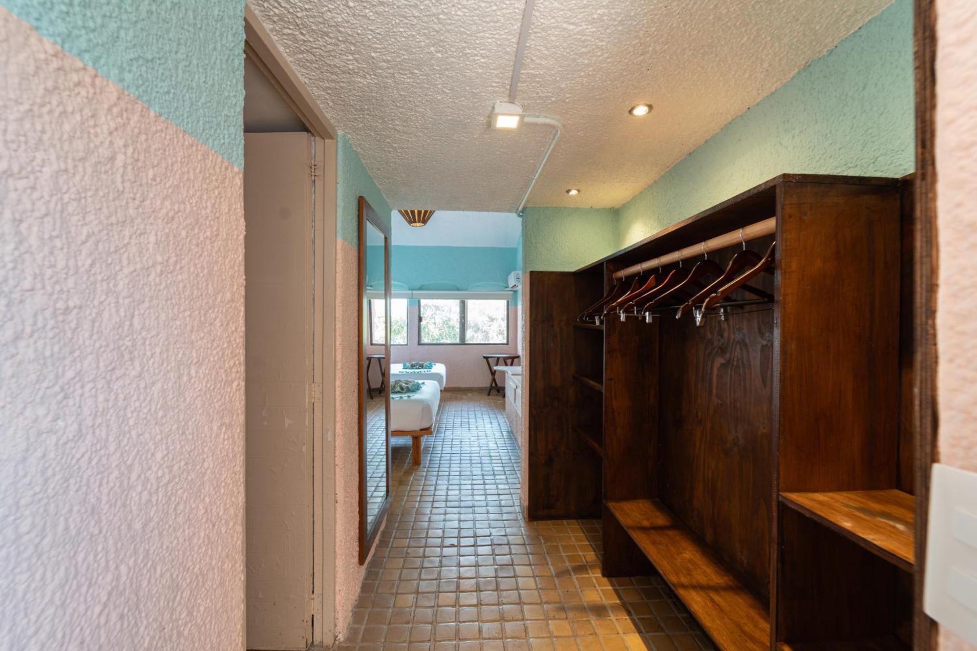 Standard Room Quad Private Bathroom