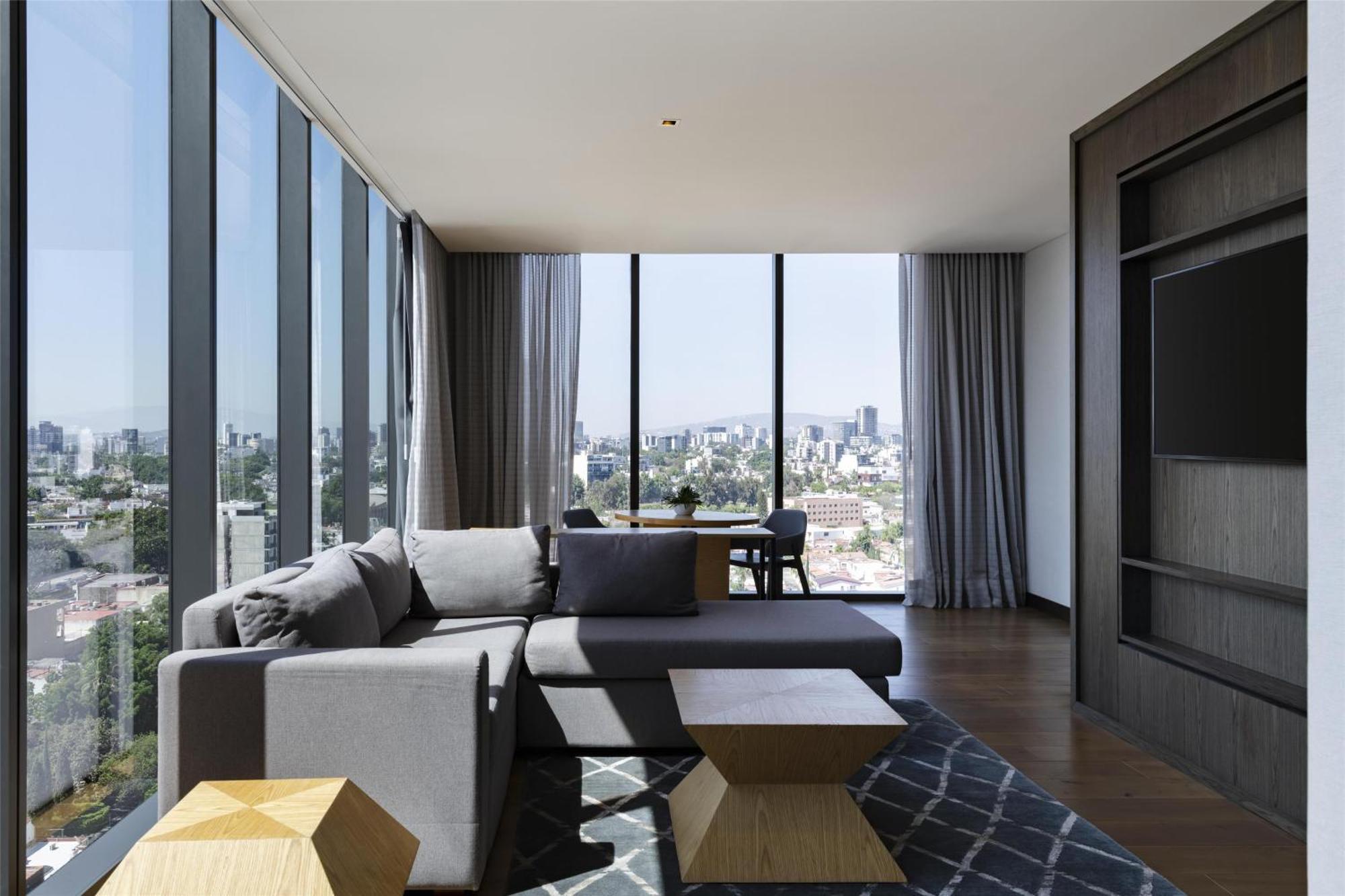 One-Bedroom King Suite