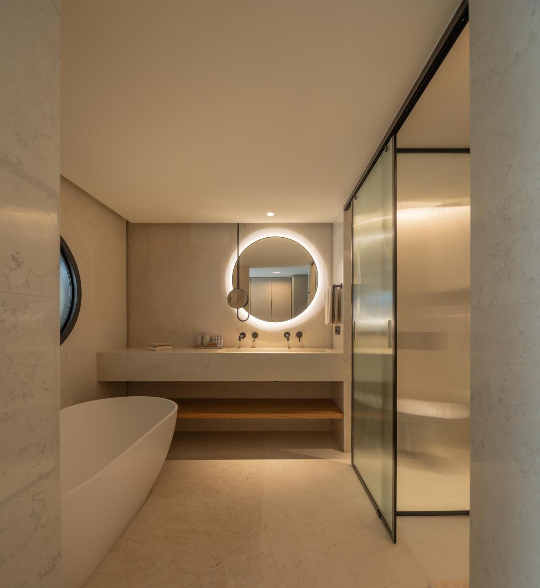 Contemporary Double or Twin Room Balcony