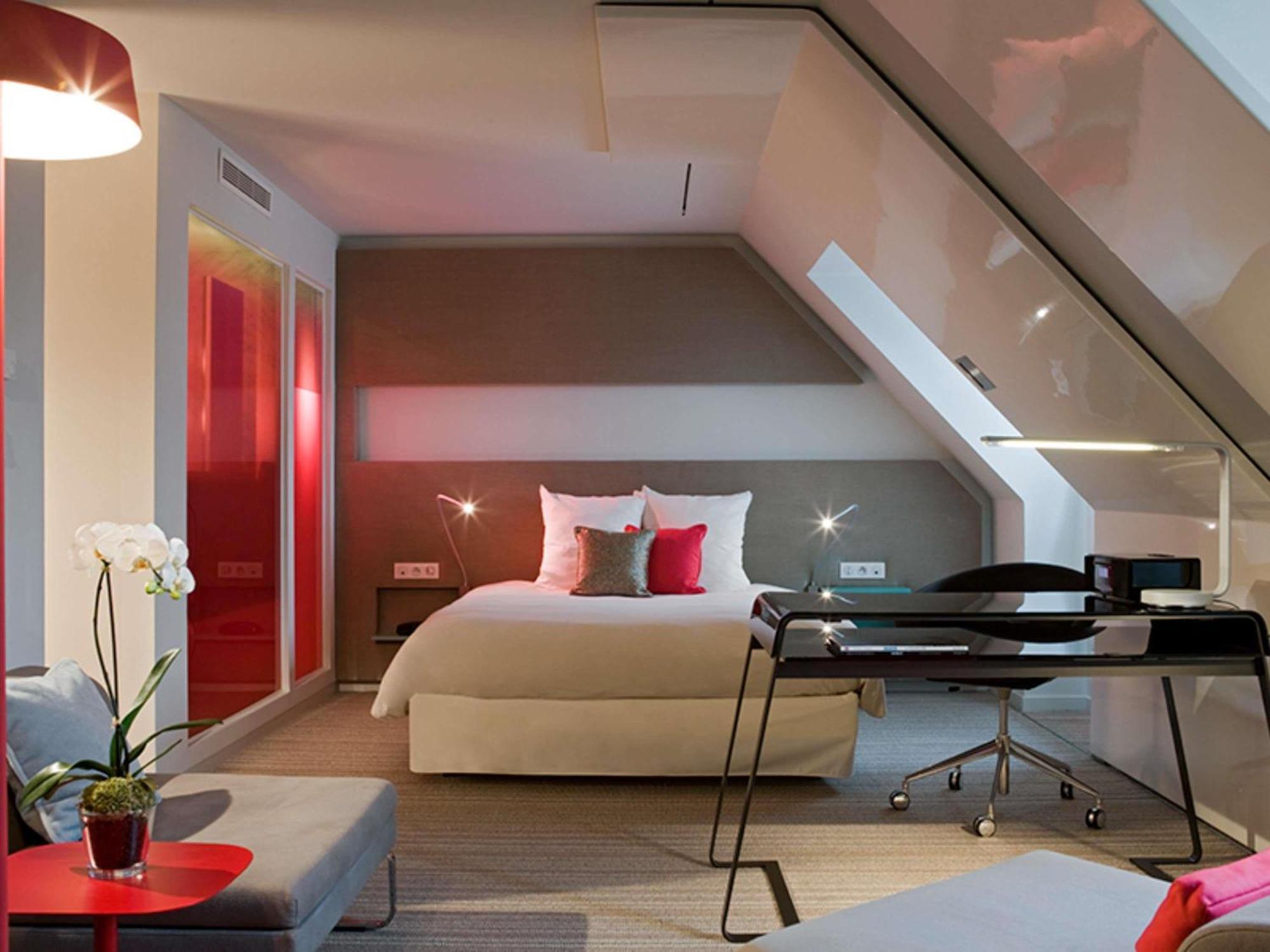 Junior Queen Suite