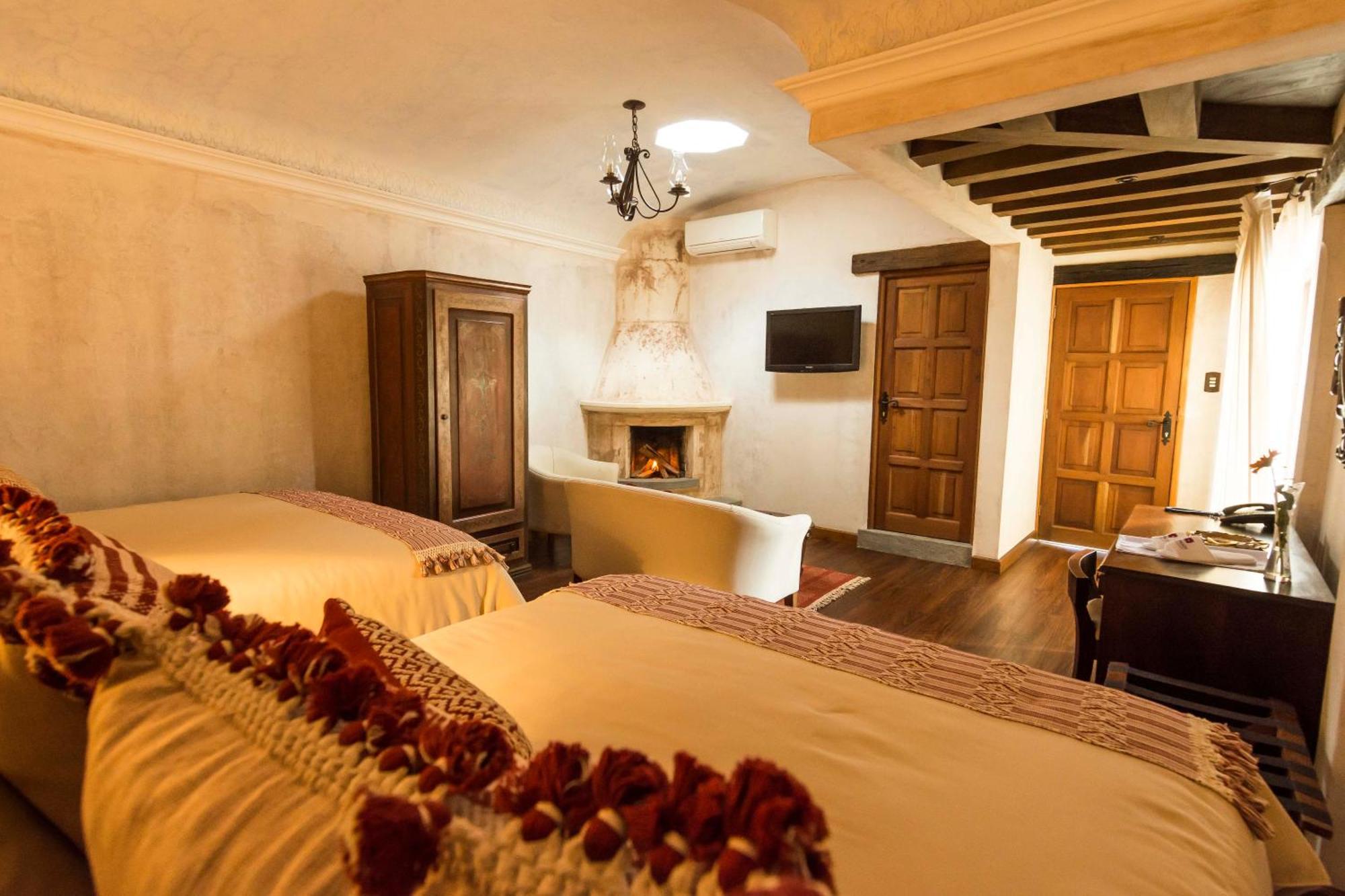 Junior Suite 2 Queen Beds