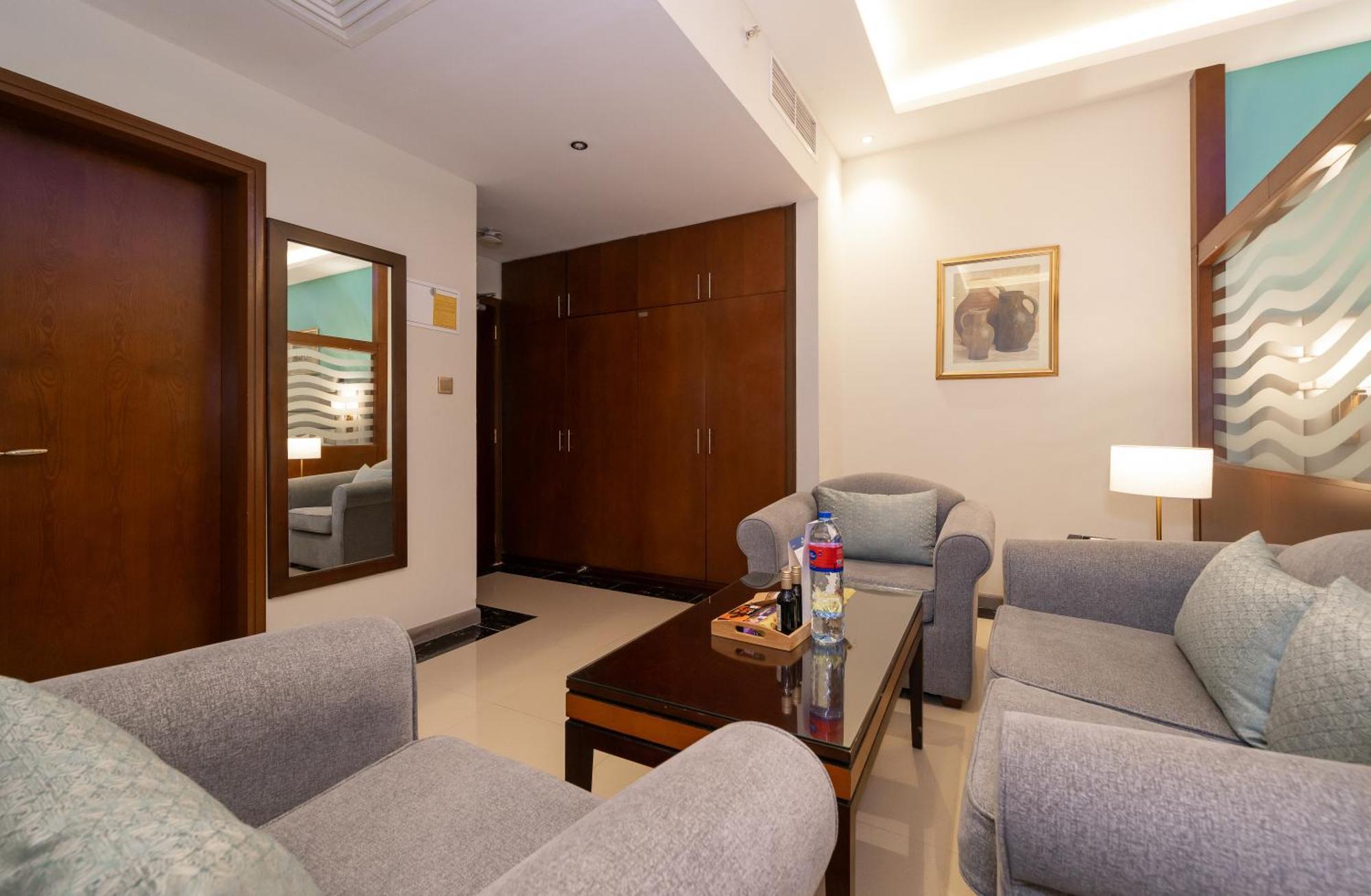 King Suite Non-Smoking